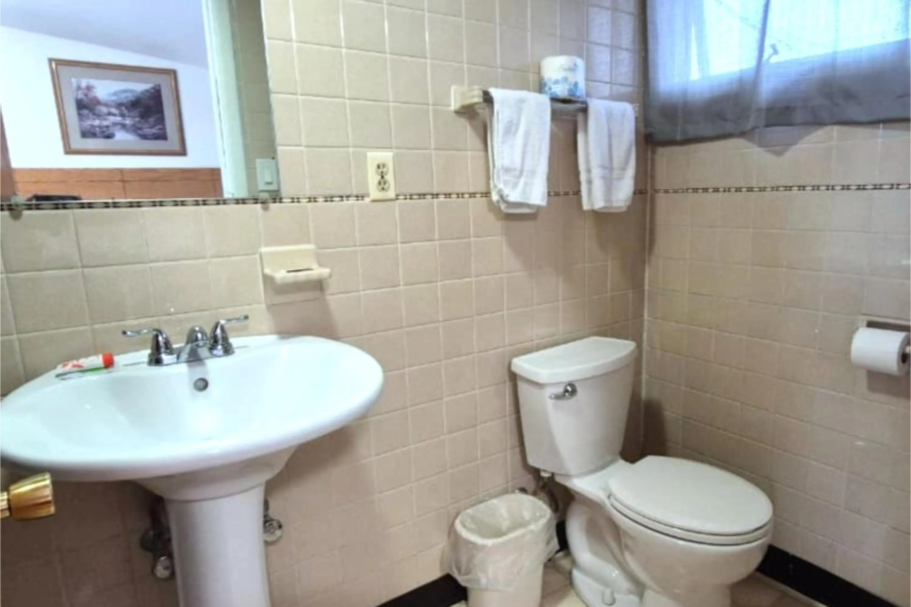 Bathroom in Economy Inn Cadillac MI by Hotel O