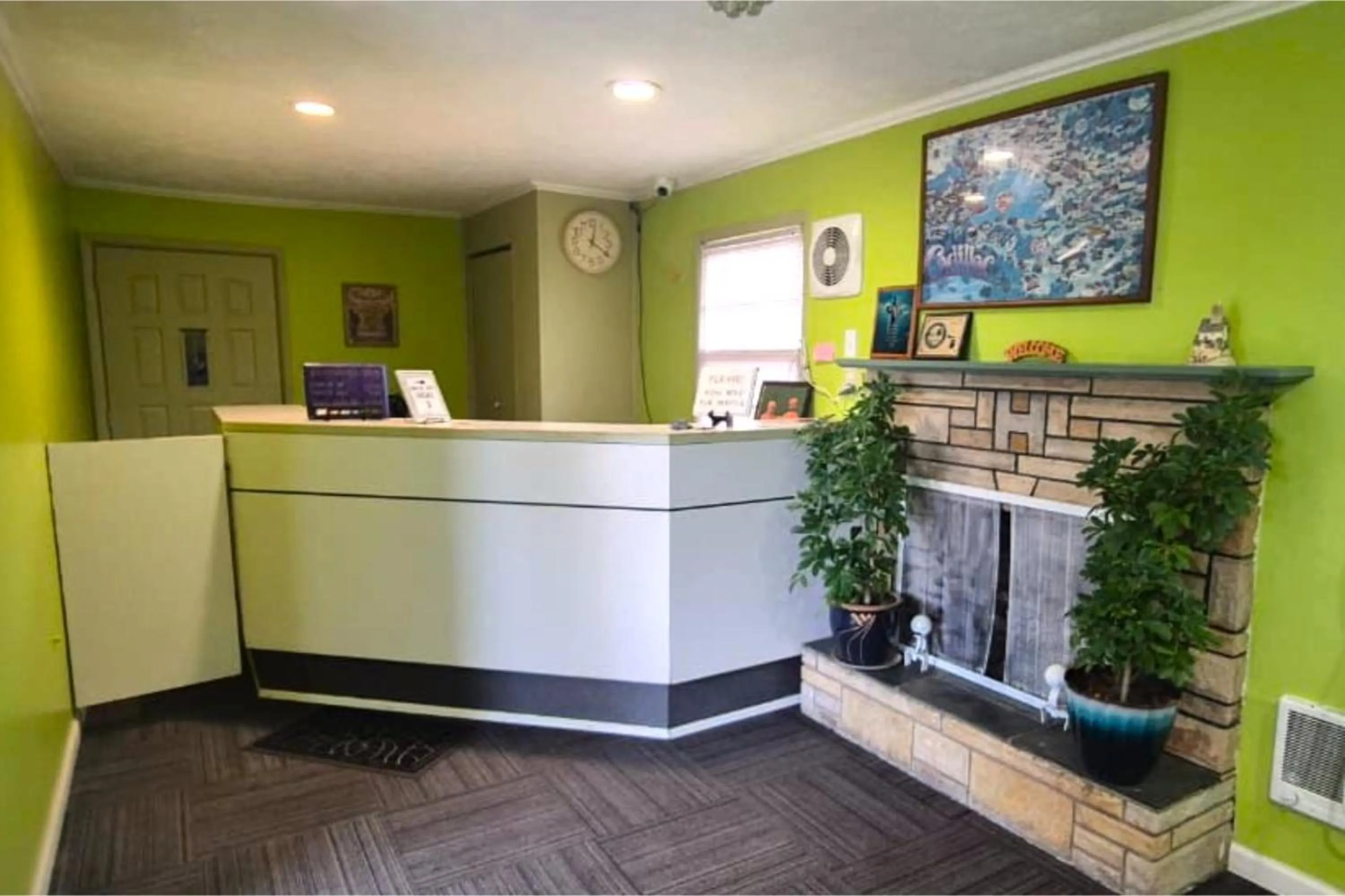 Lobby or reception in Economy Inn Cadillac MI by Hotel O