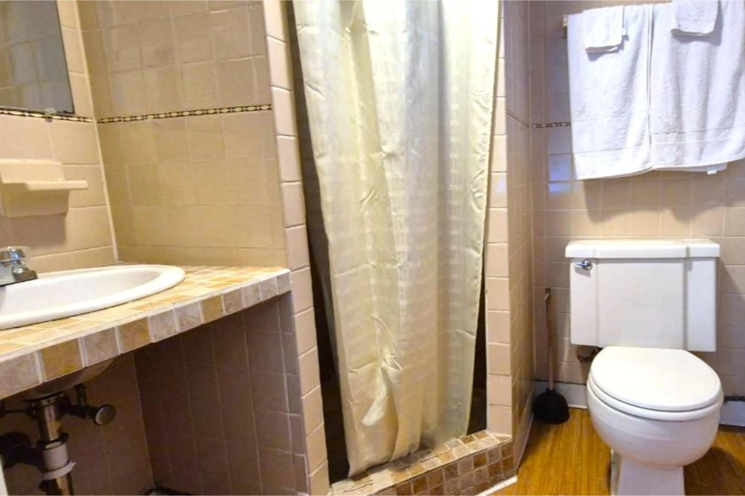 Bathroom in Economy Inn Cadillac MI by Hotel O