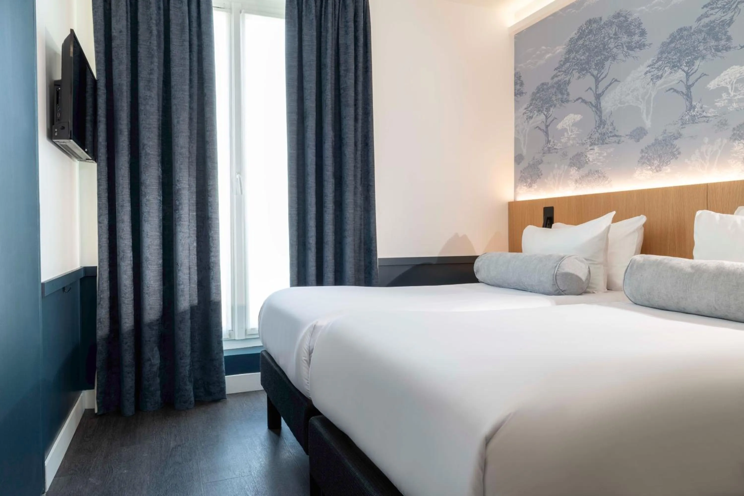 Bedroom, Bed in Hôtel WYLD Saint Germain