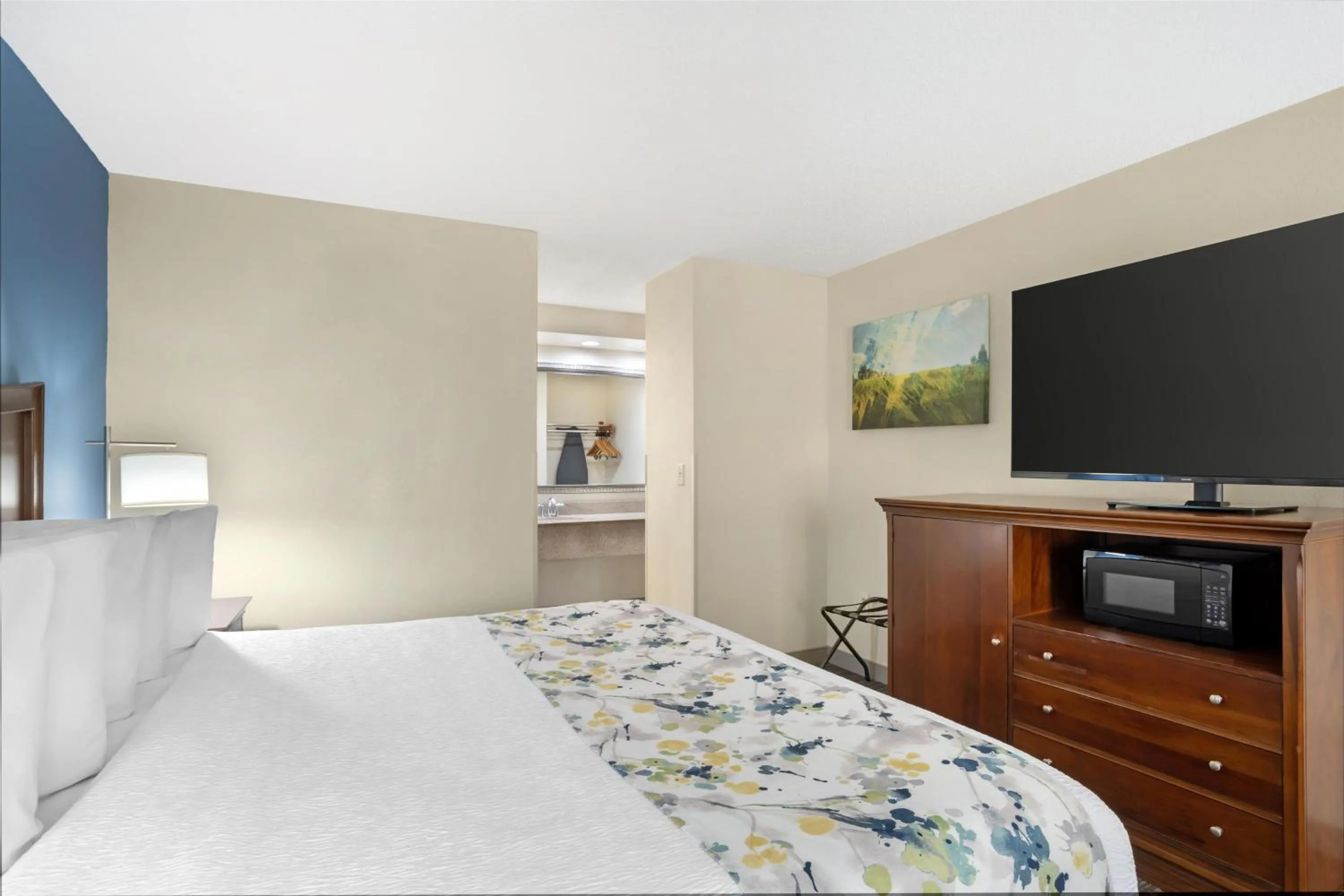 Bedroom, Bed in Best Western Inn & Suites Monroe