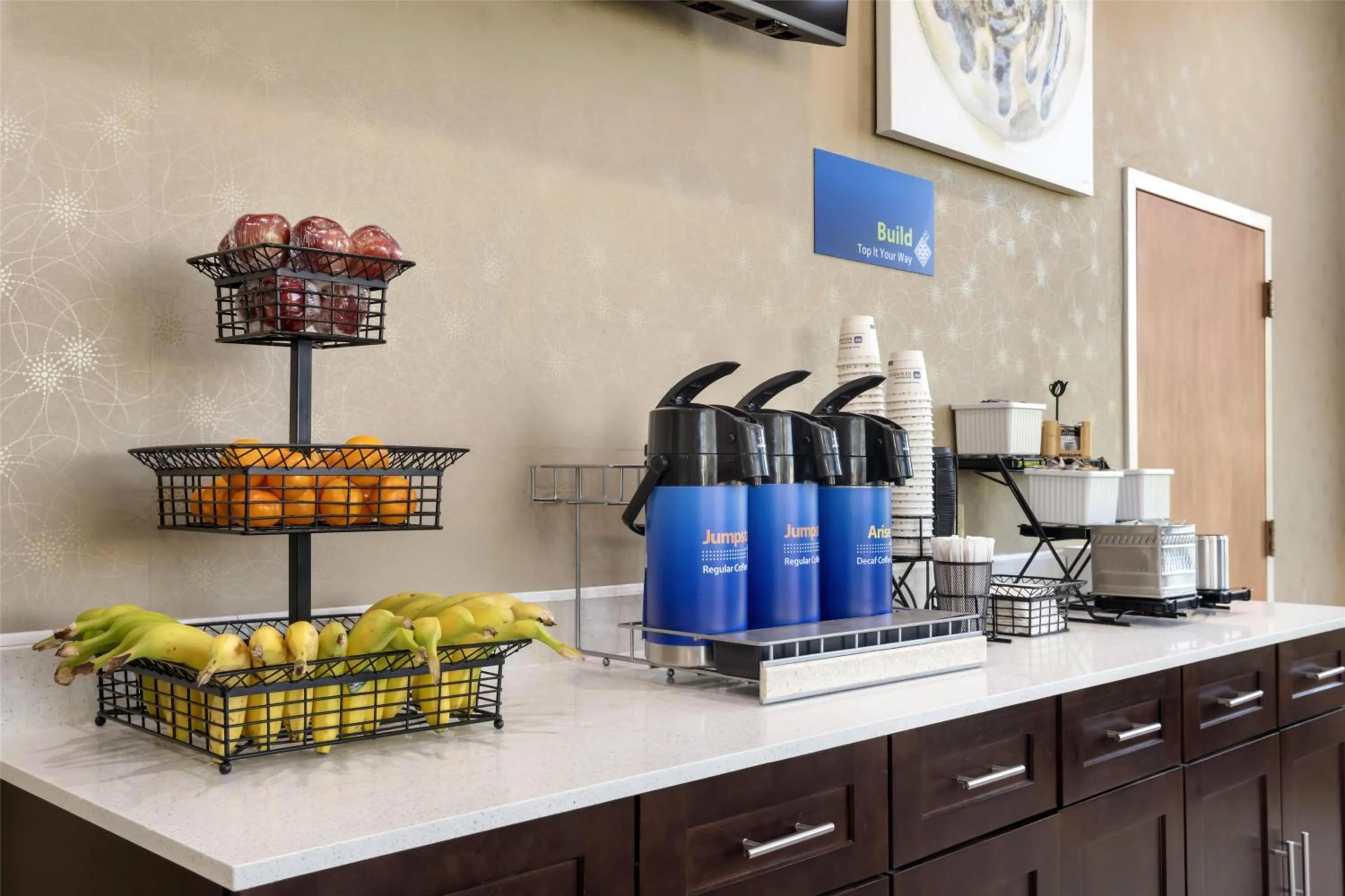 Food and drinks in Best Western Inn & Suites Monroe