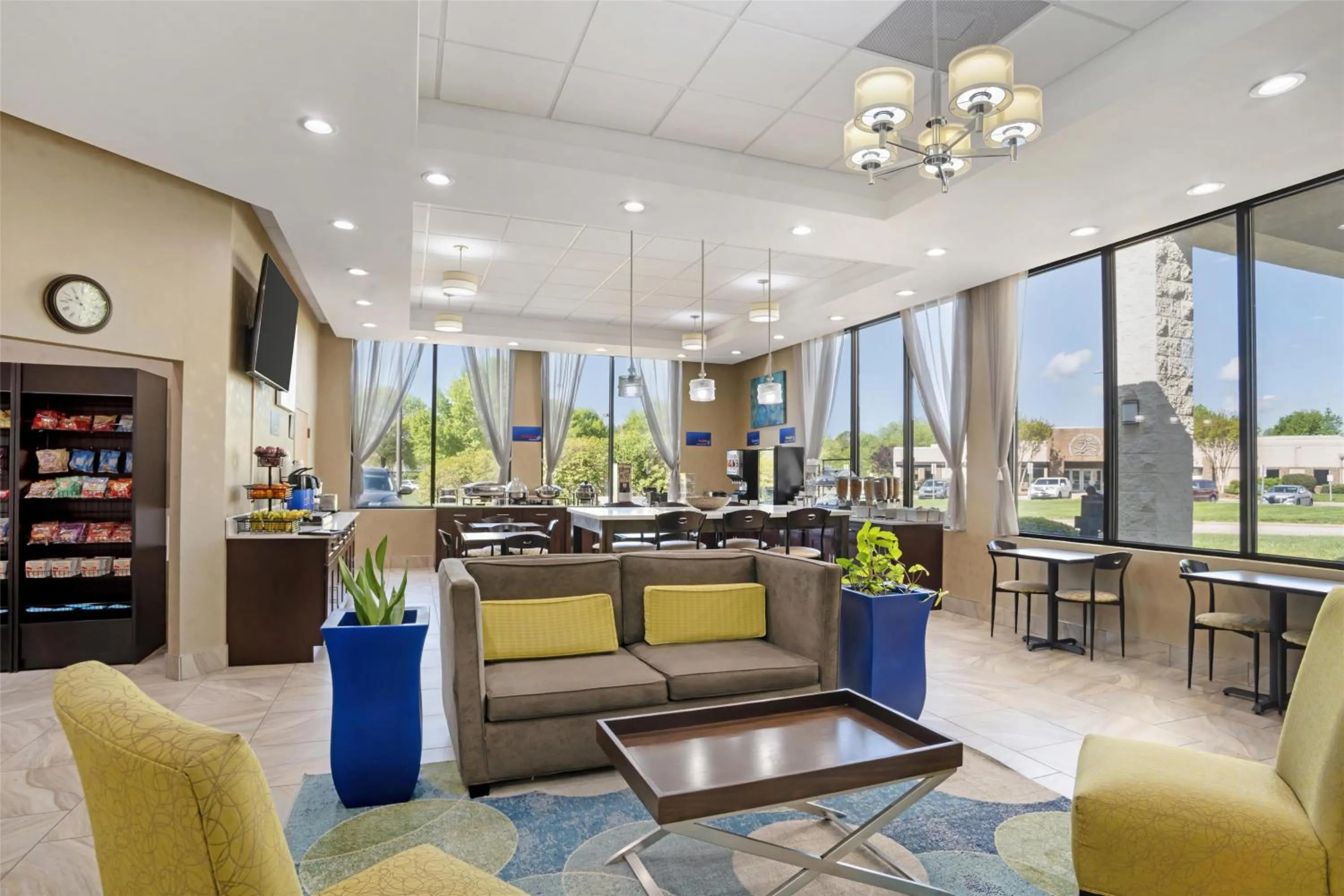 Lobby or reception in Best Western Inn & Suites Monroe
