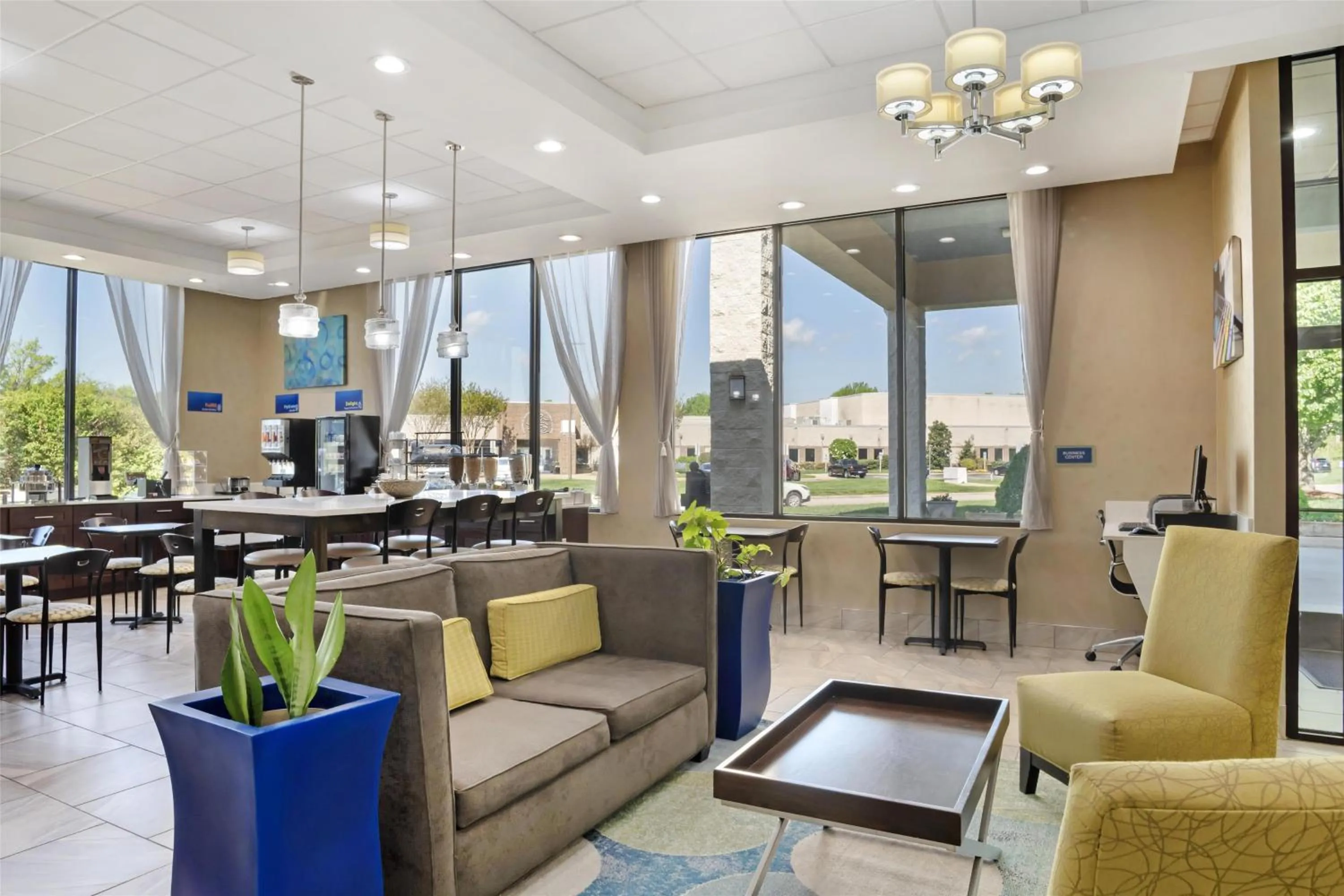 Lobby or reception in Best Western Inn & Suites Monroe