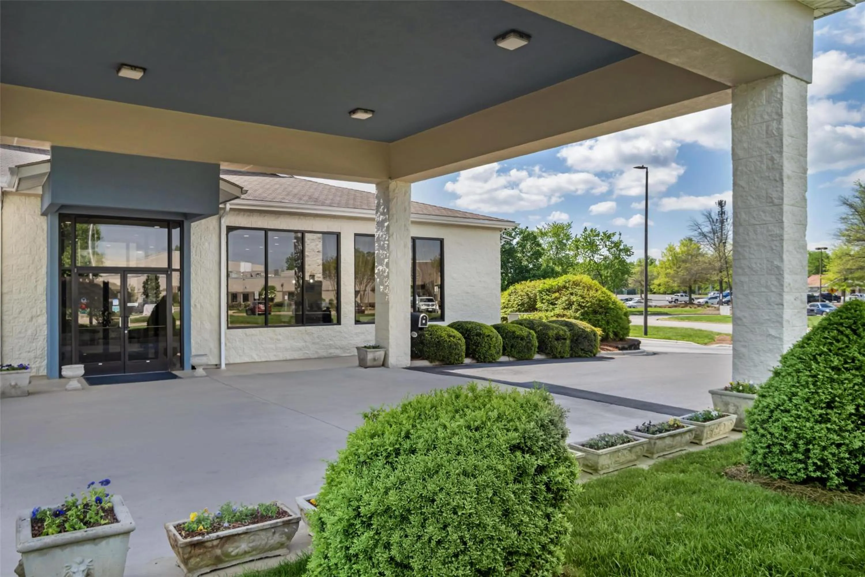 Property building in Best Western Inn & Suites Monroe