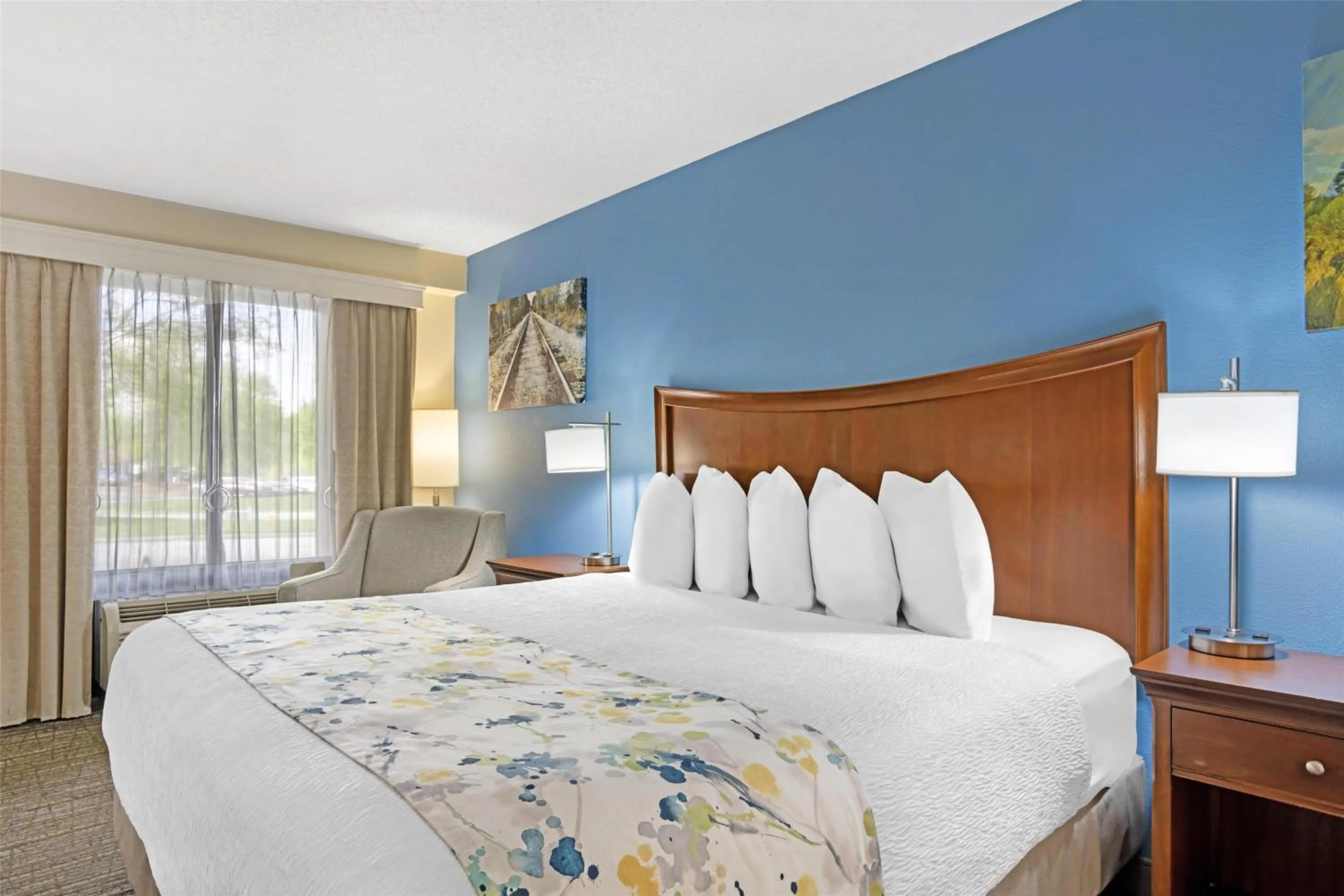 Bedroom, Bed in Best Western Inn & Suites Monroe