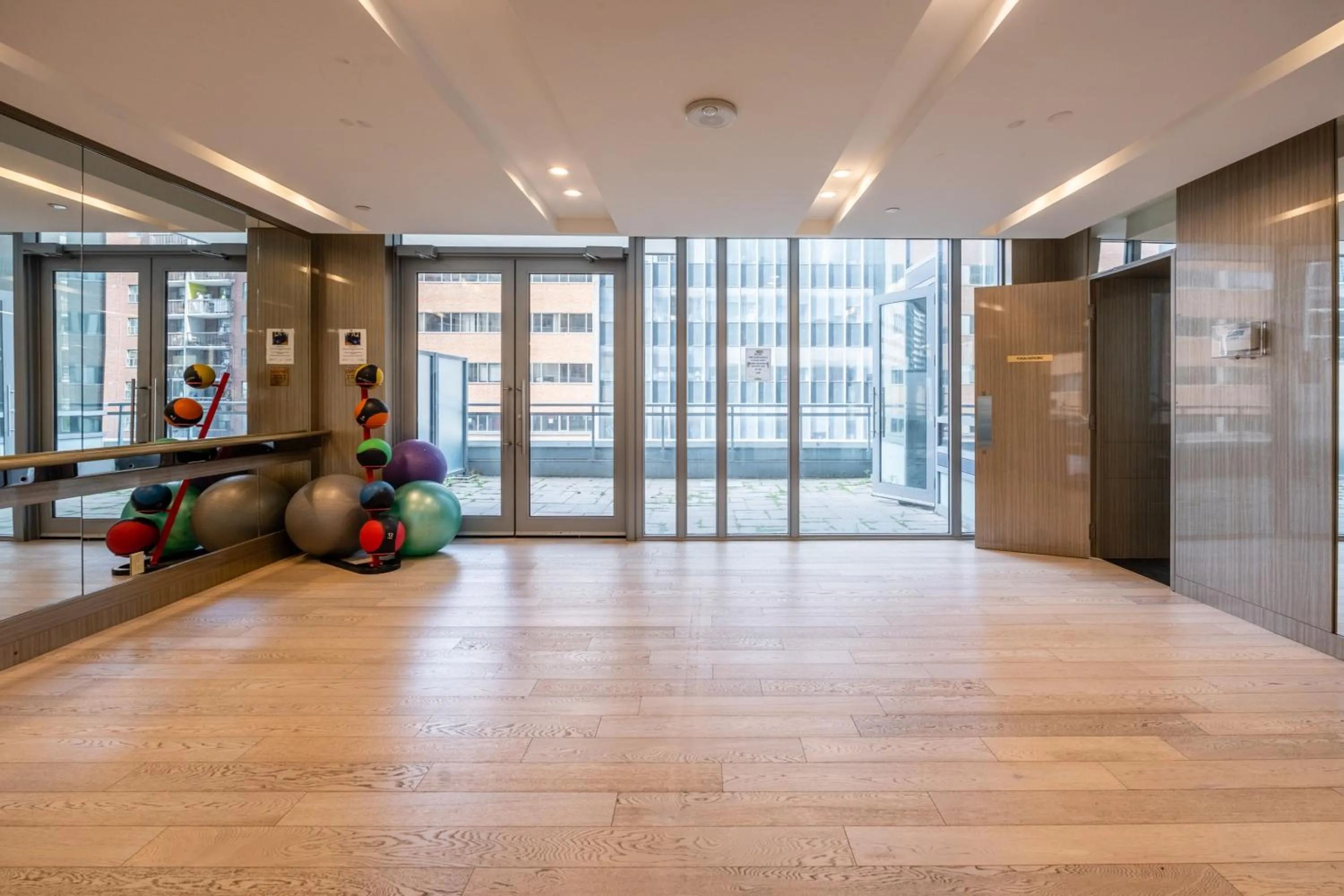 Fitness centre/facilities in Modern Lillian St Apartments by GLOBALSTAY