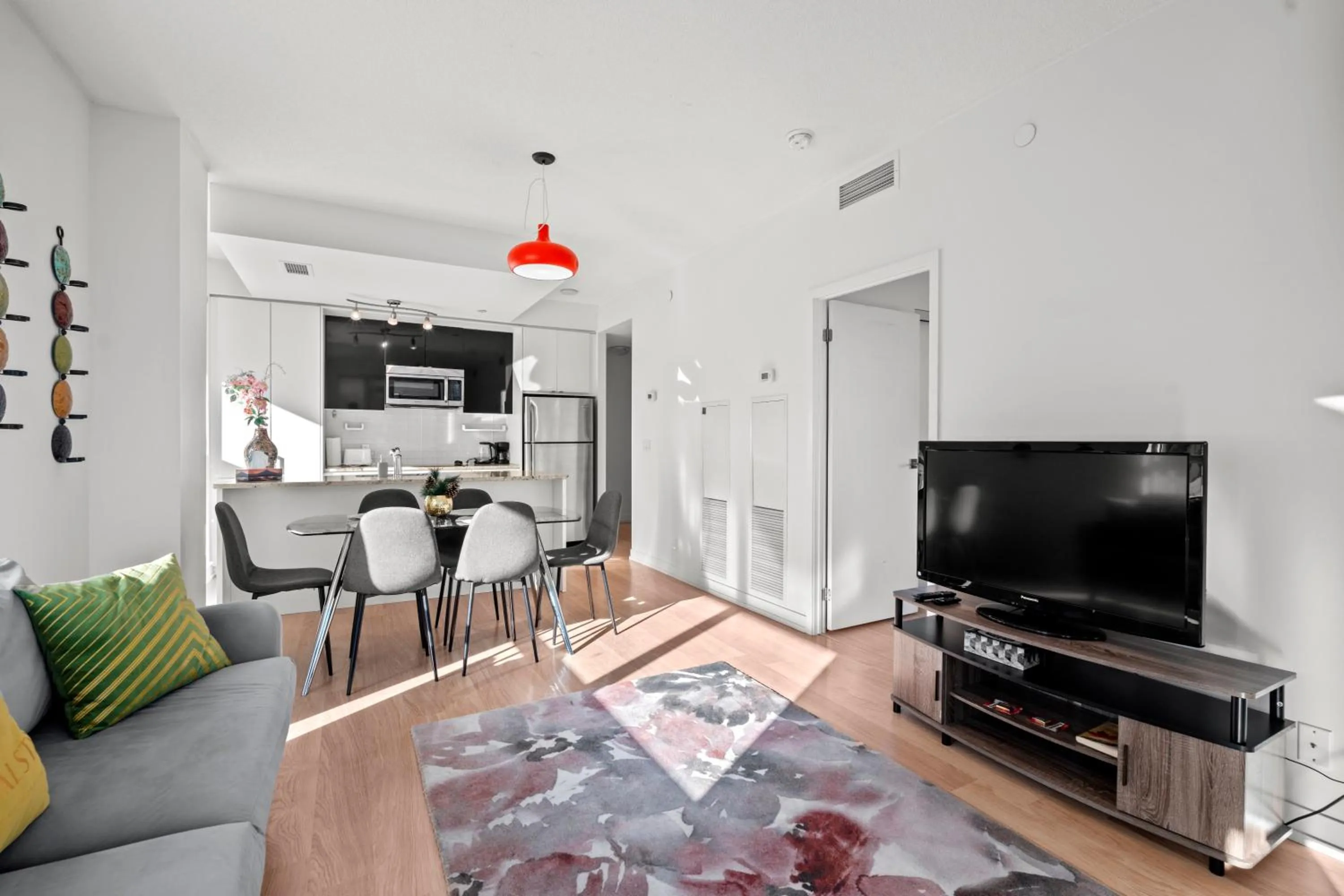 TV and multimedia in Modern Lillian St Apartments by GLOBALSTAY