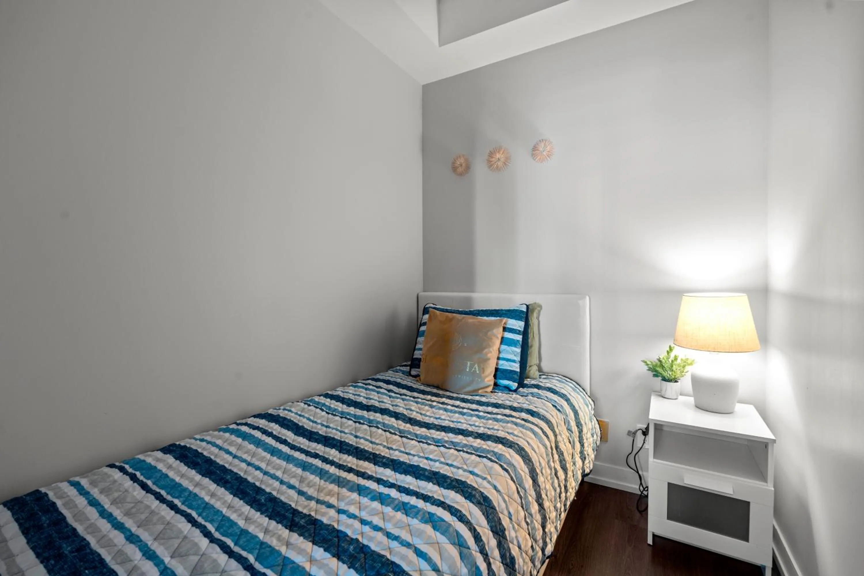 Bed in Modern Lillian St Apartments by GLOBALSTAY