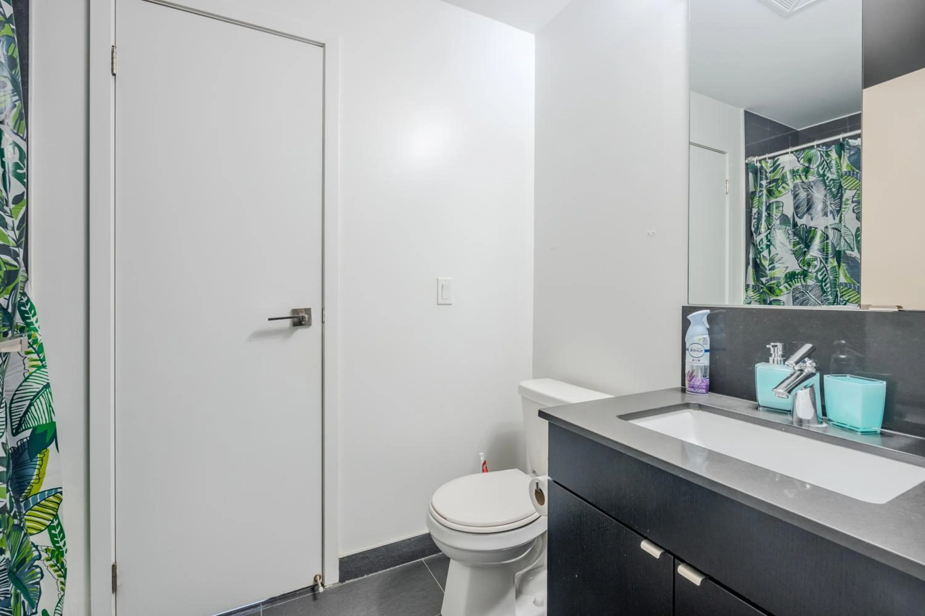 Toilet in Modern Lillian St Apartments by GLOBALSTAY