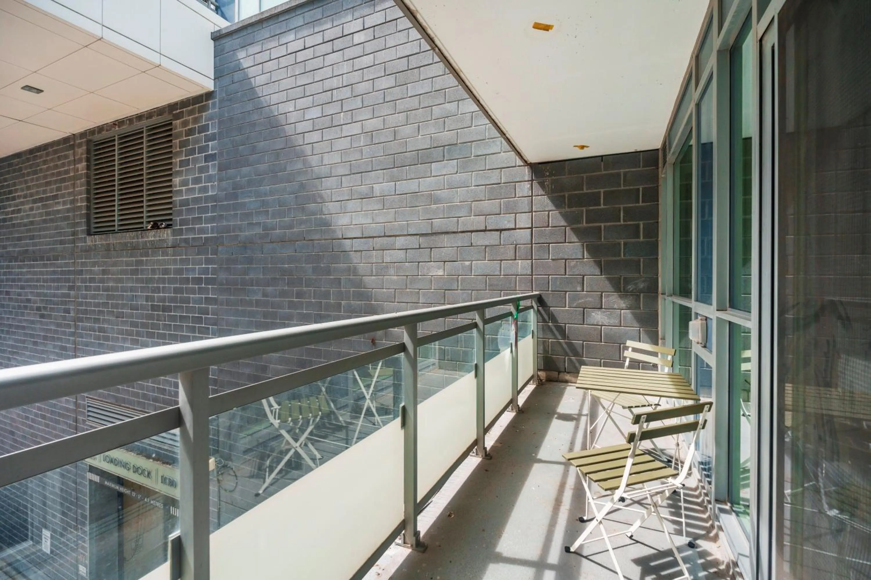 Balcony/Terrace in Modern Lillian St Apartments by GLOBALSTAY