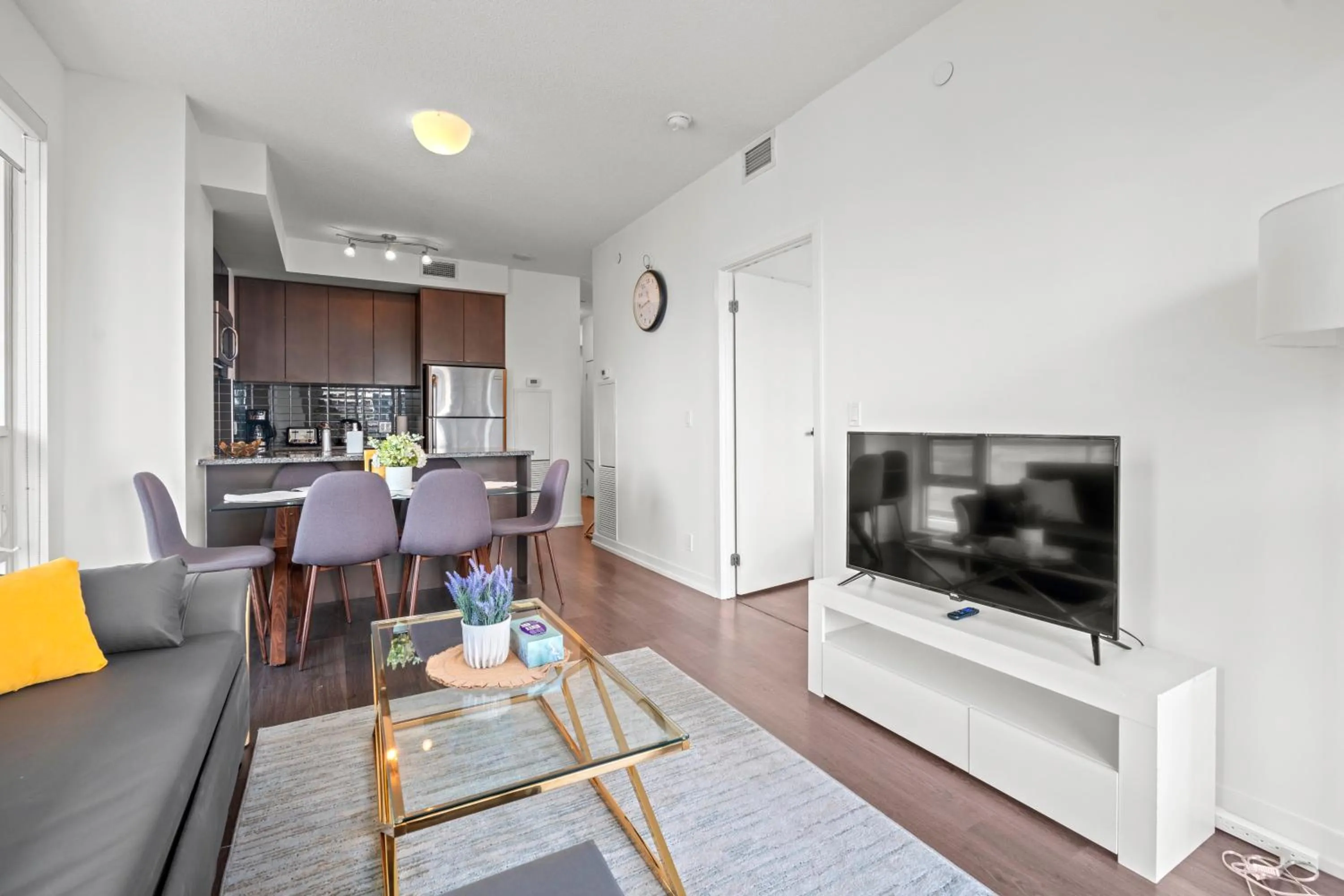 TV and multimedia in Modern Lillian St Apartments by GLOBALSTAY
