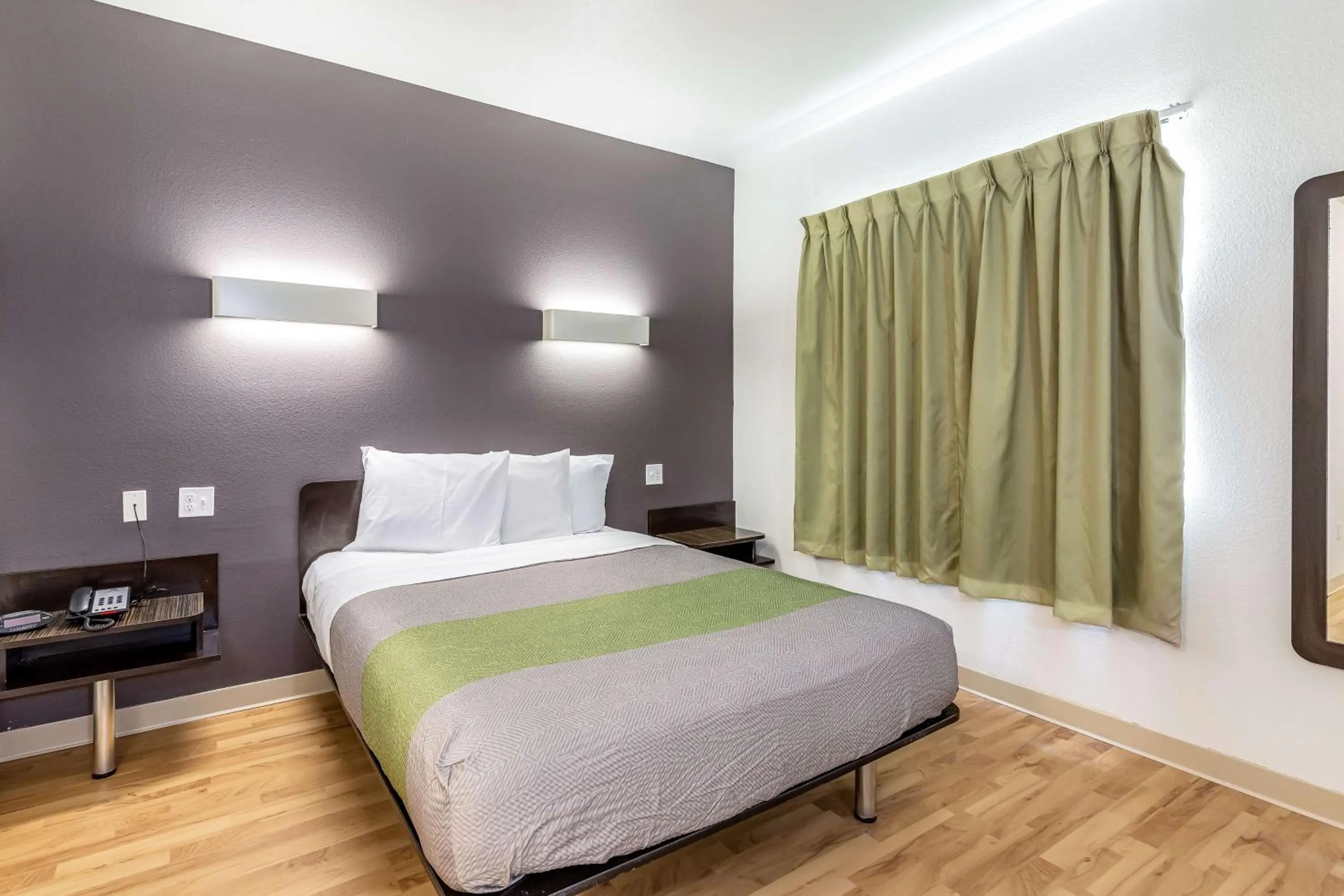 Photo of the whole room, Bed in Studio 6-Orange, TX