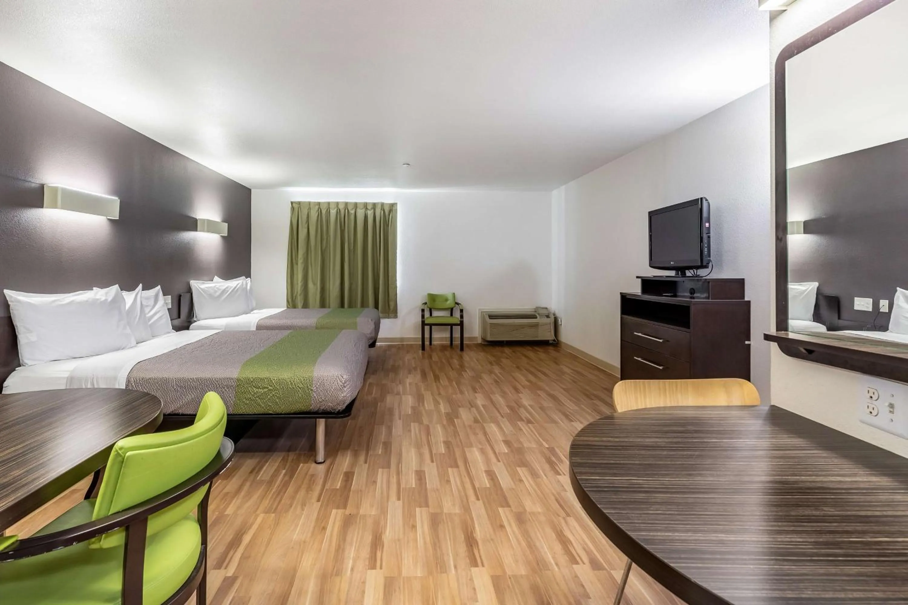 Photo of the whole room, Bed in Studio 6-Orange, TX