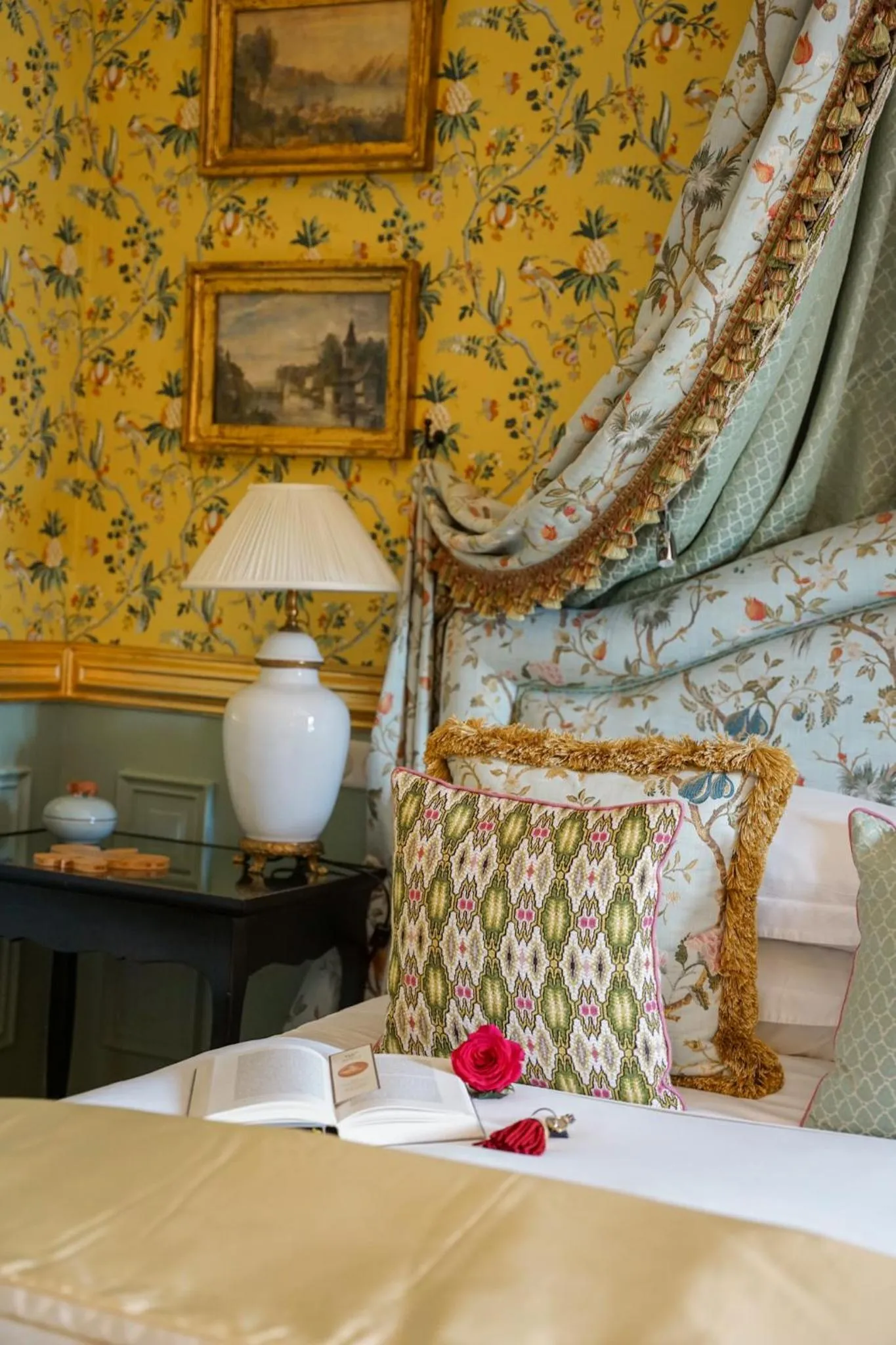 Bedroom, Bed in Villa Gallici Hôtel & Spa