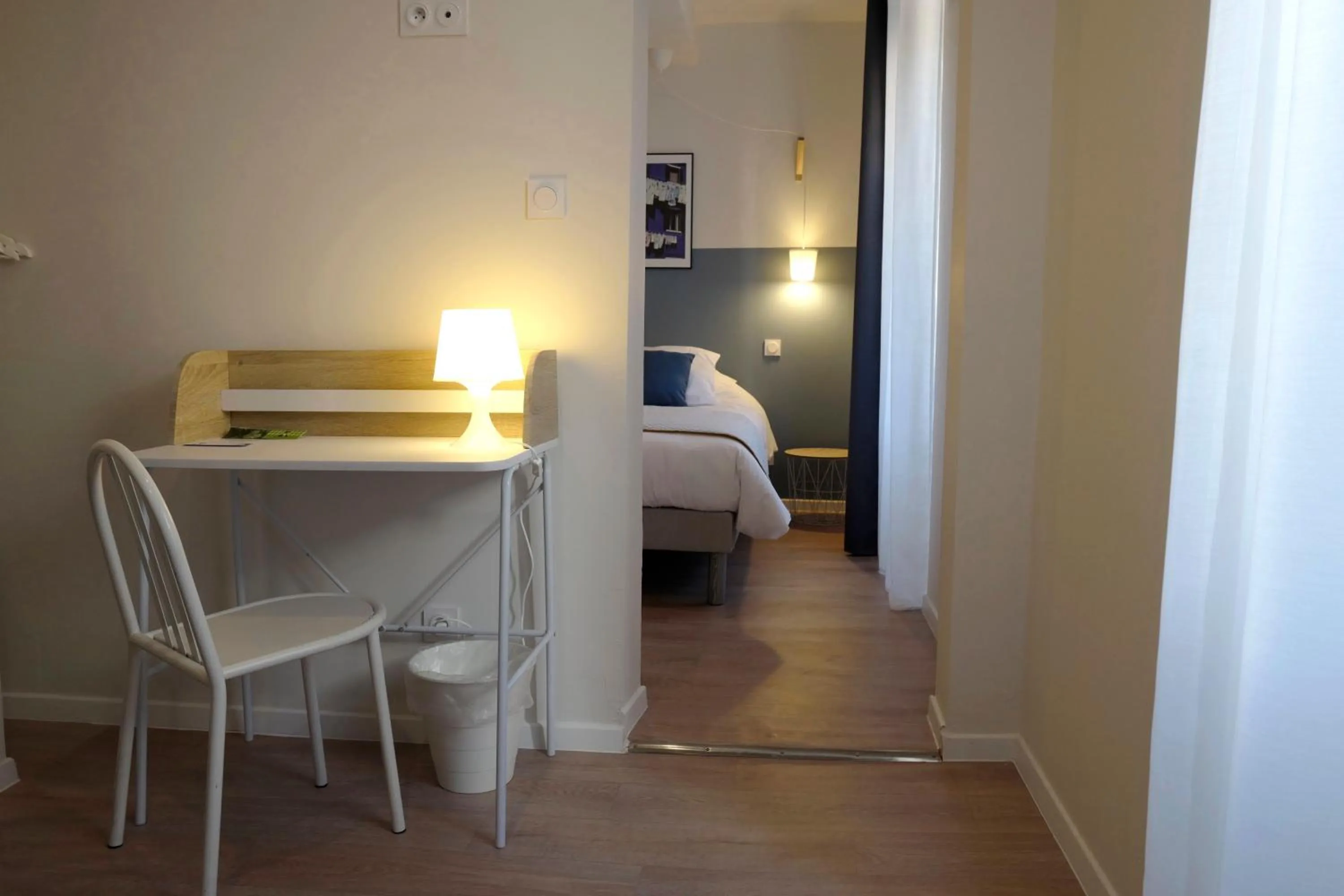 Seating area, Bed in Hotel De Ma Tante