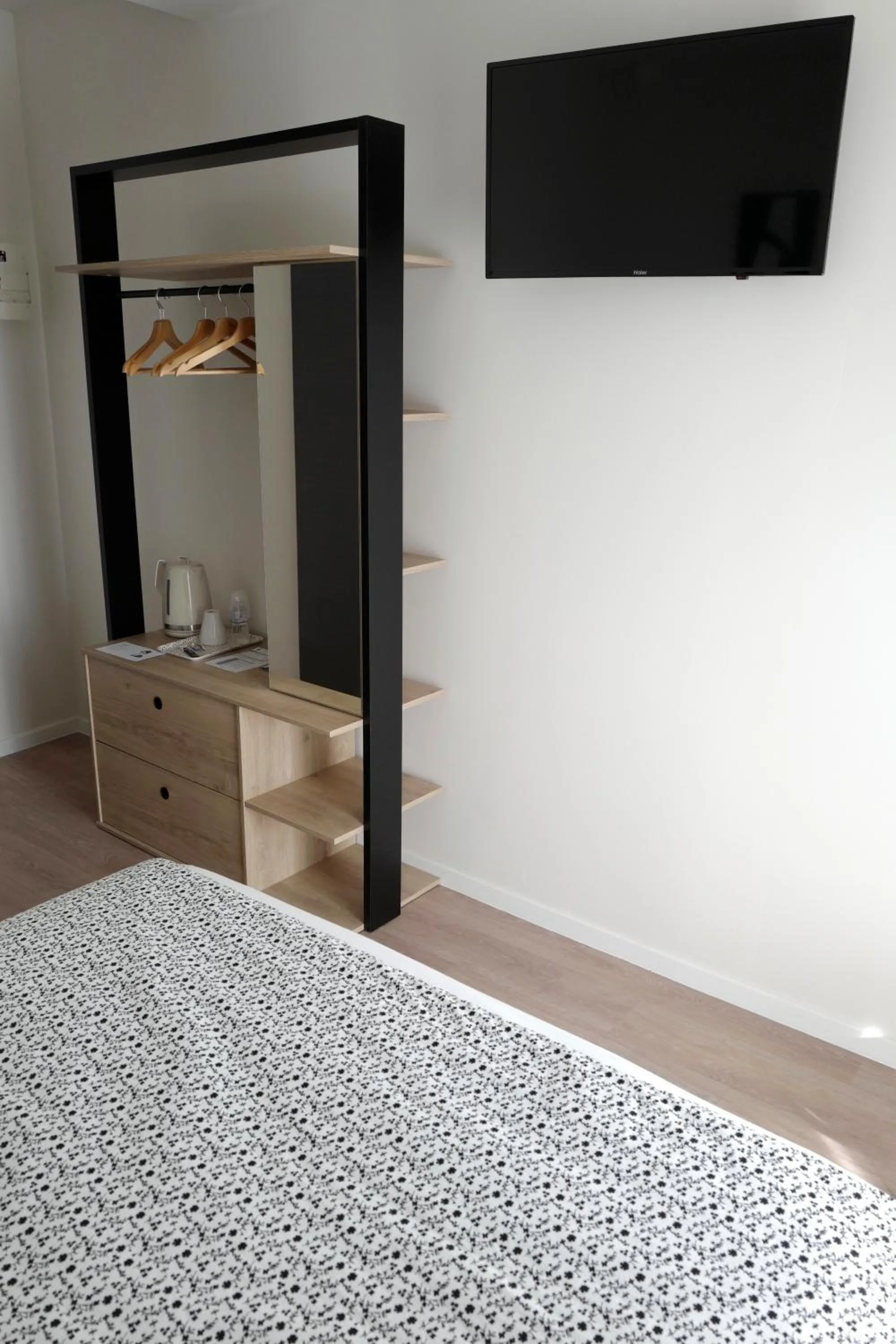 TV and multimedia, Bed in Hotel De Ma Tante