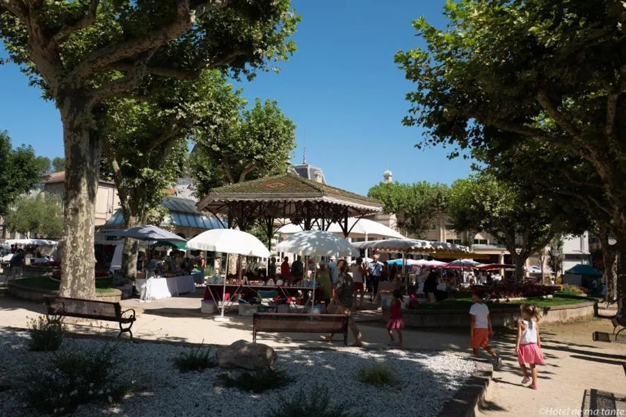 Shopping Area in Hotel De Ma Tante