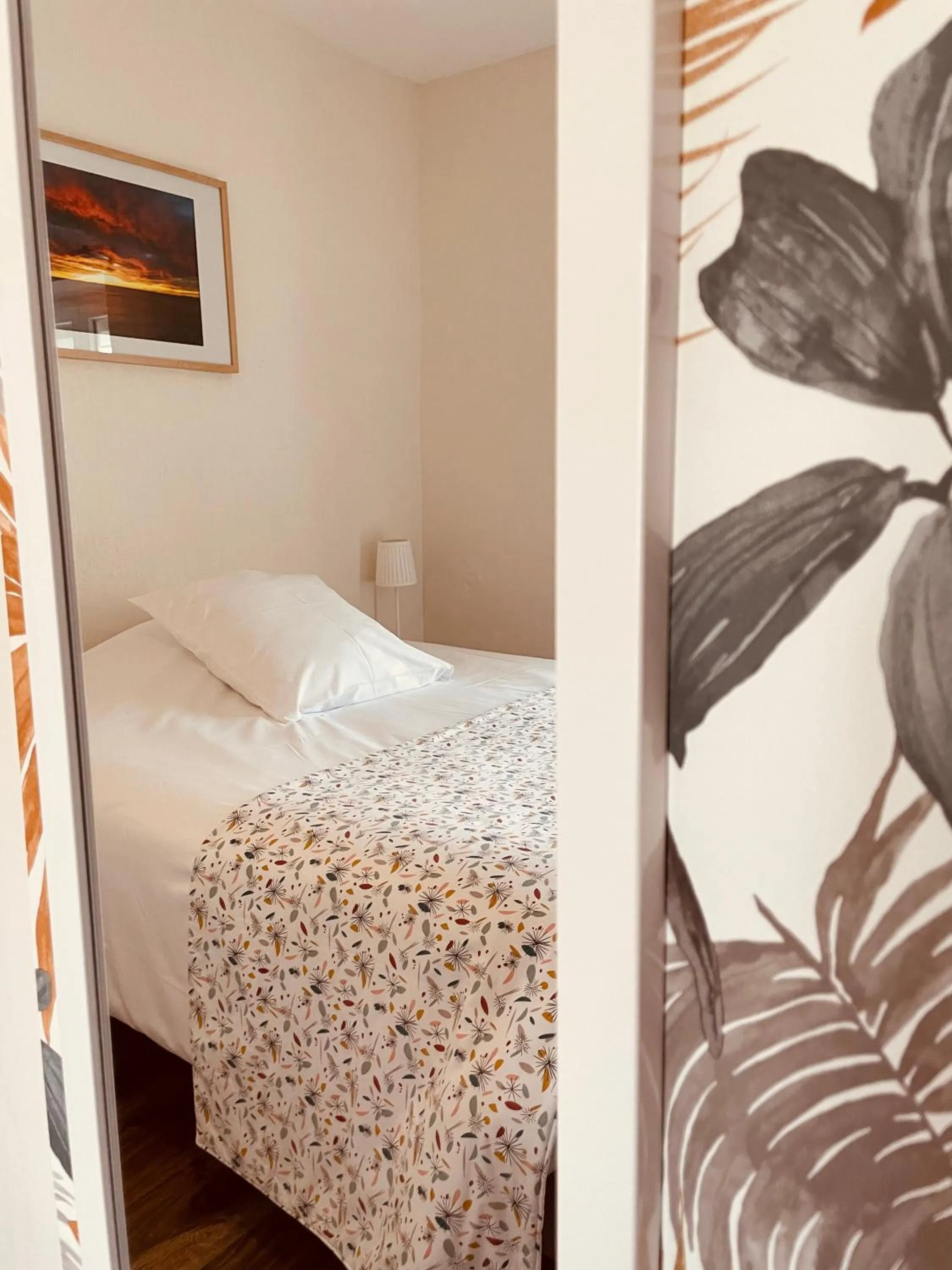 Bedroom, Bed in Hotel De Ma Tante