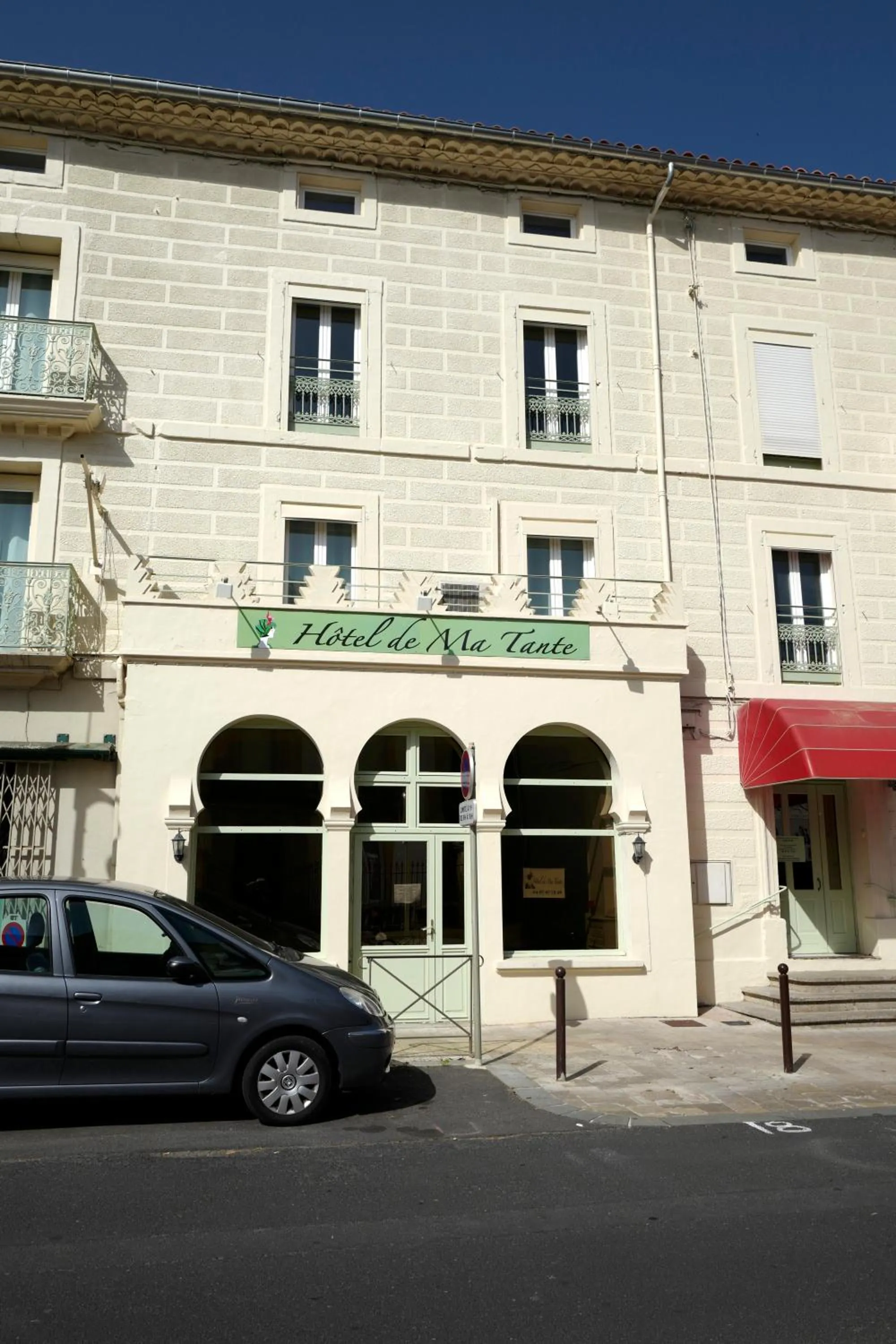 Property building in Hotel De Ma Tante