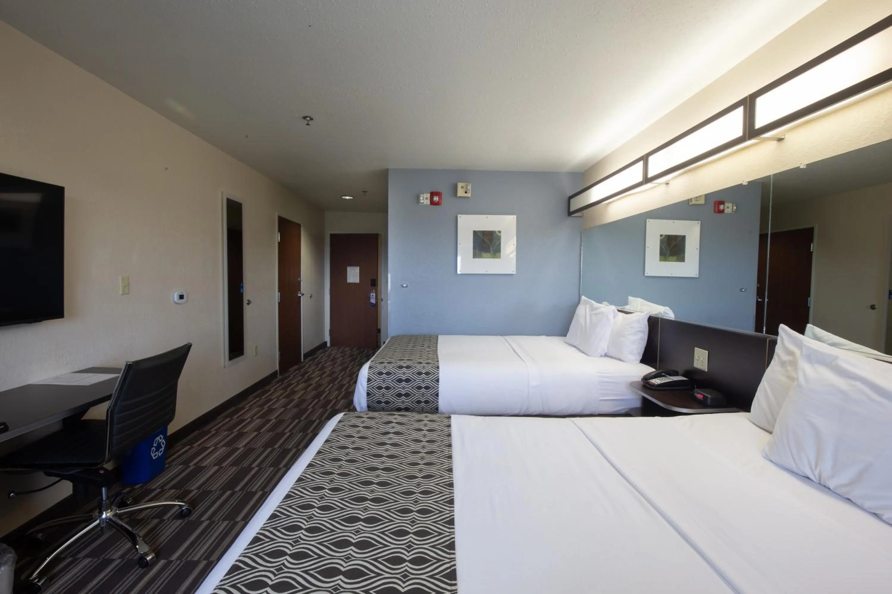 Bed in Microtel Inn & Suites by Wyndham Waynesburg