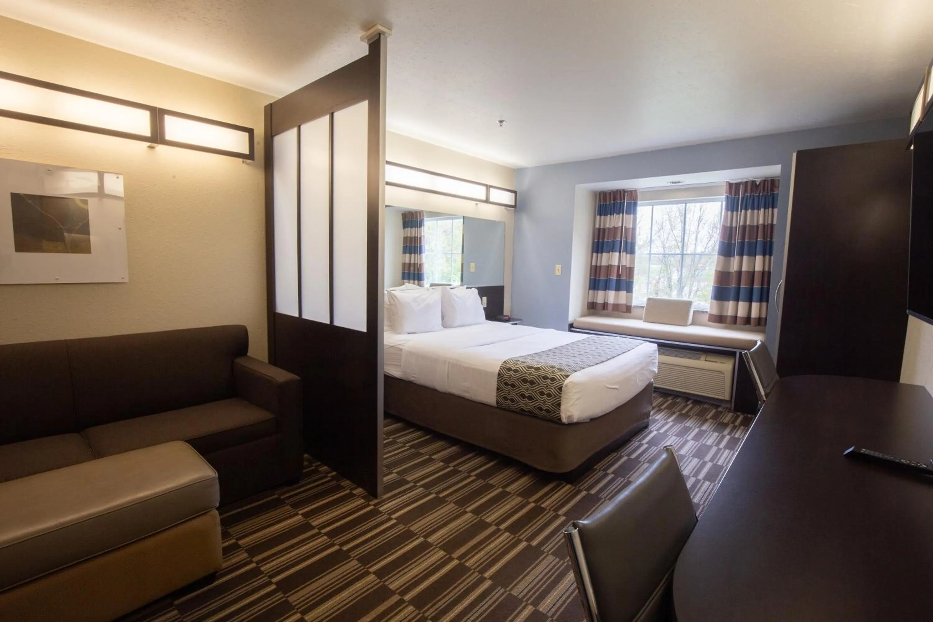 Bed in Microtel Inn & Suites by Wyndham Waynesburg