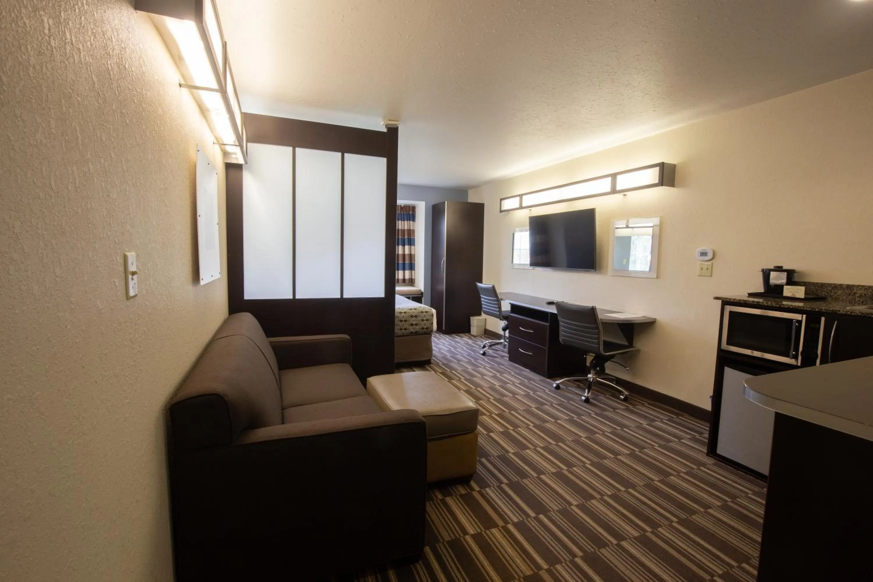 Living room in Microtel Inn & Suites by Wyndham Waynesburg