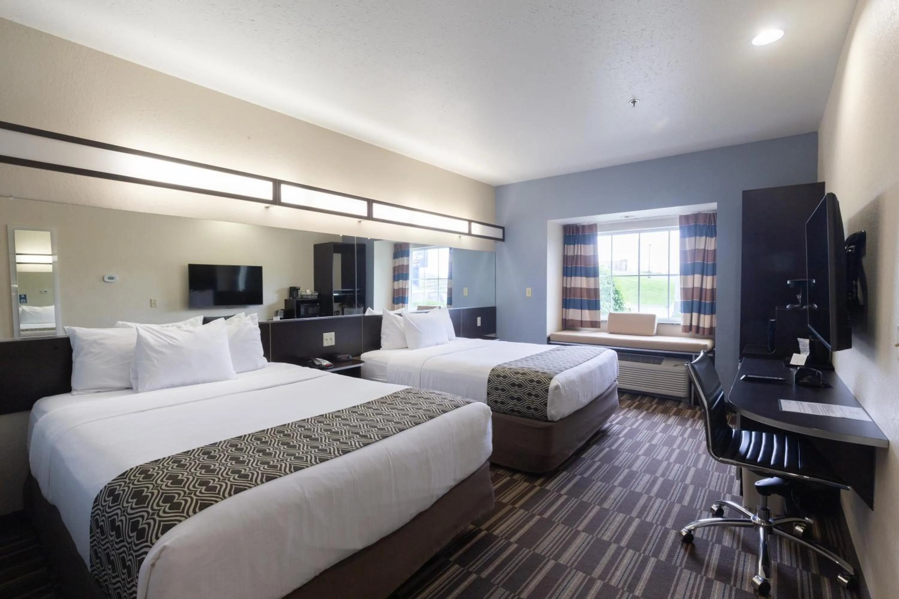 Bed in Microtel Inn & Suites by Wyndham Waynesburg