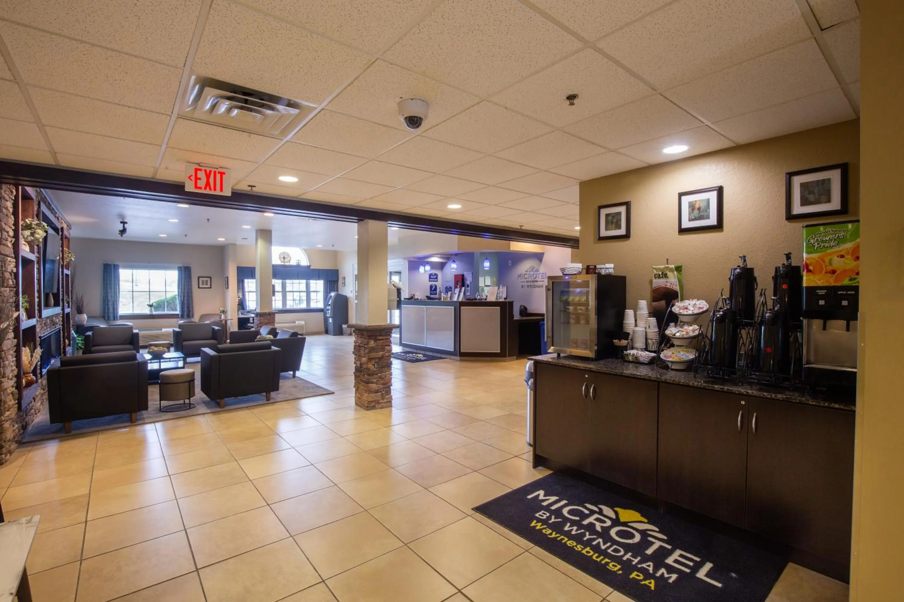 Coffee/tea facilities in Microtel Inn & Suites by Wyndham Waynesburg
