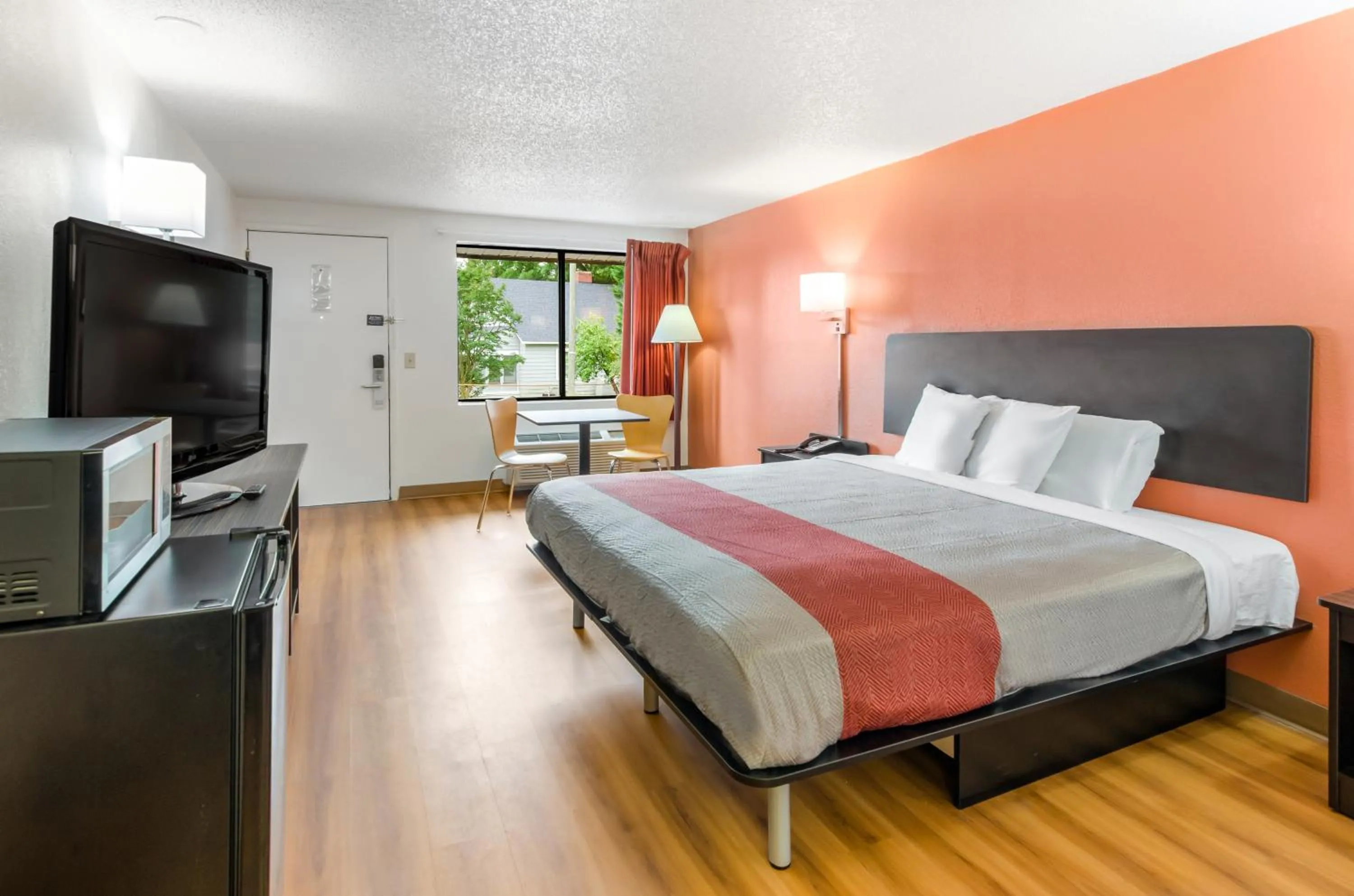 Bed in Motel 6-Salem, VA