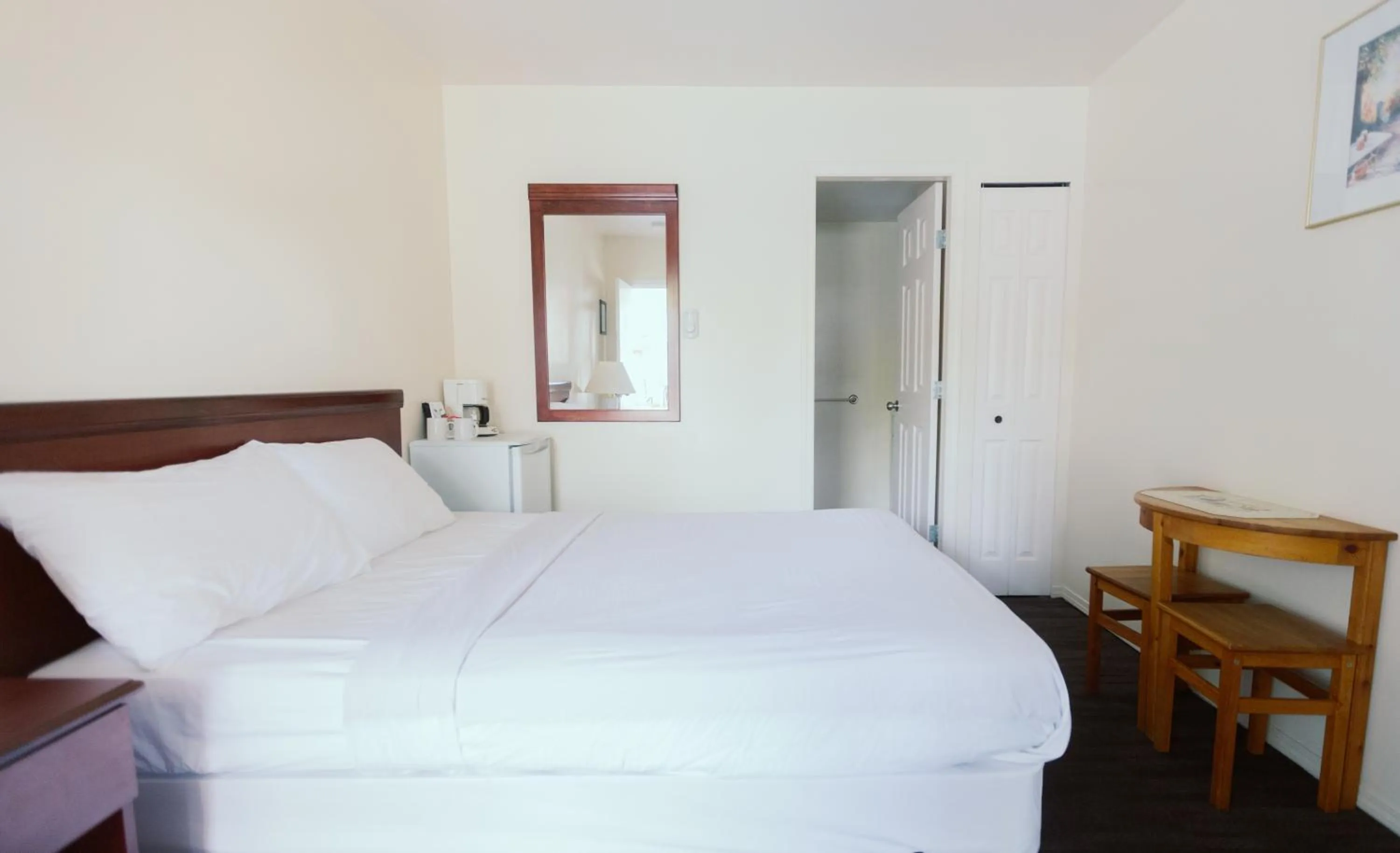 Bed in Beachside Motel