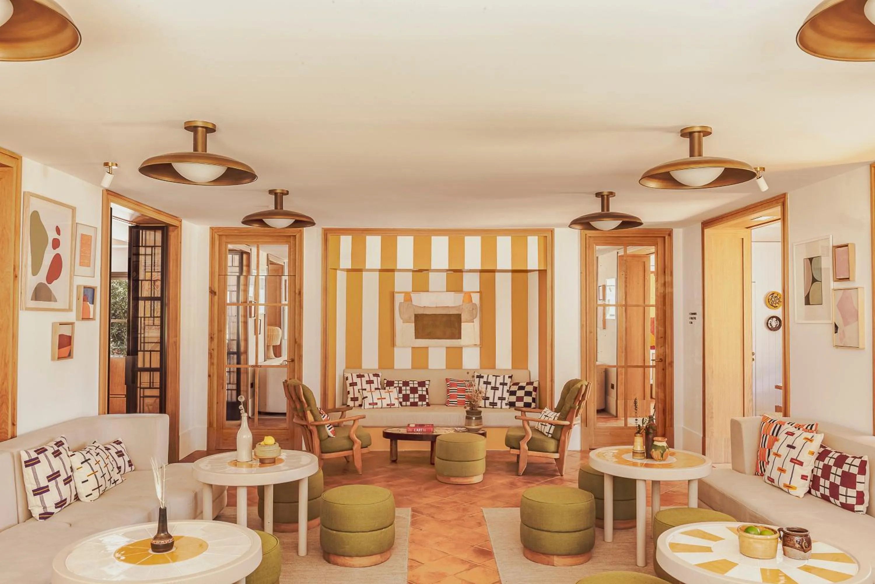 Lounge or bar in Hotel Lou Pinet