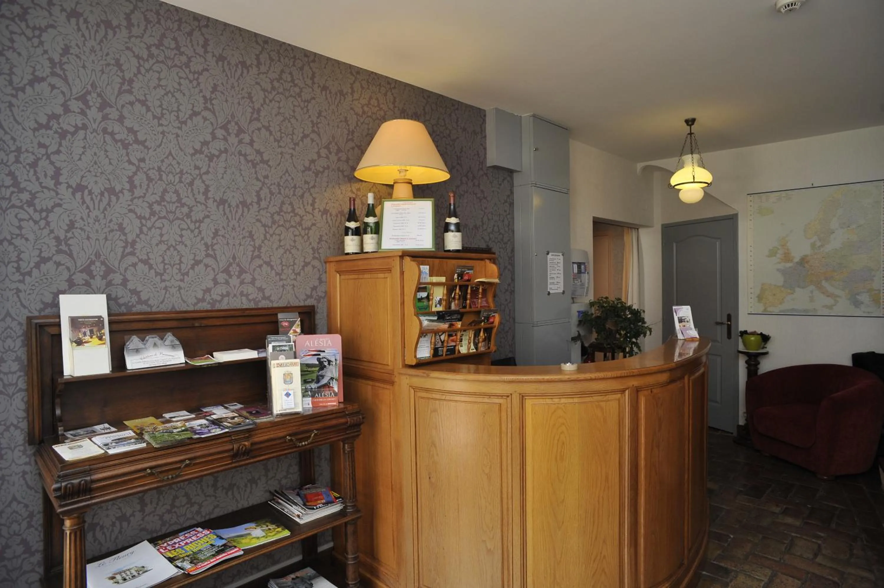 Lobby or reception in Beaune Hôtel