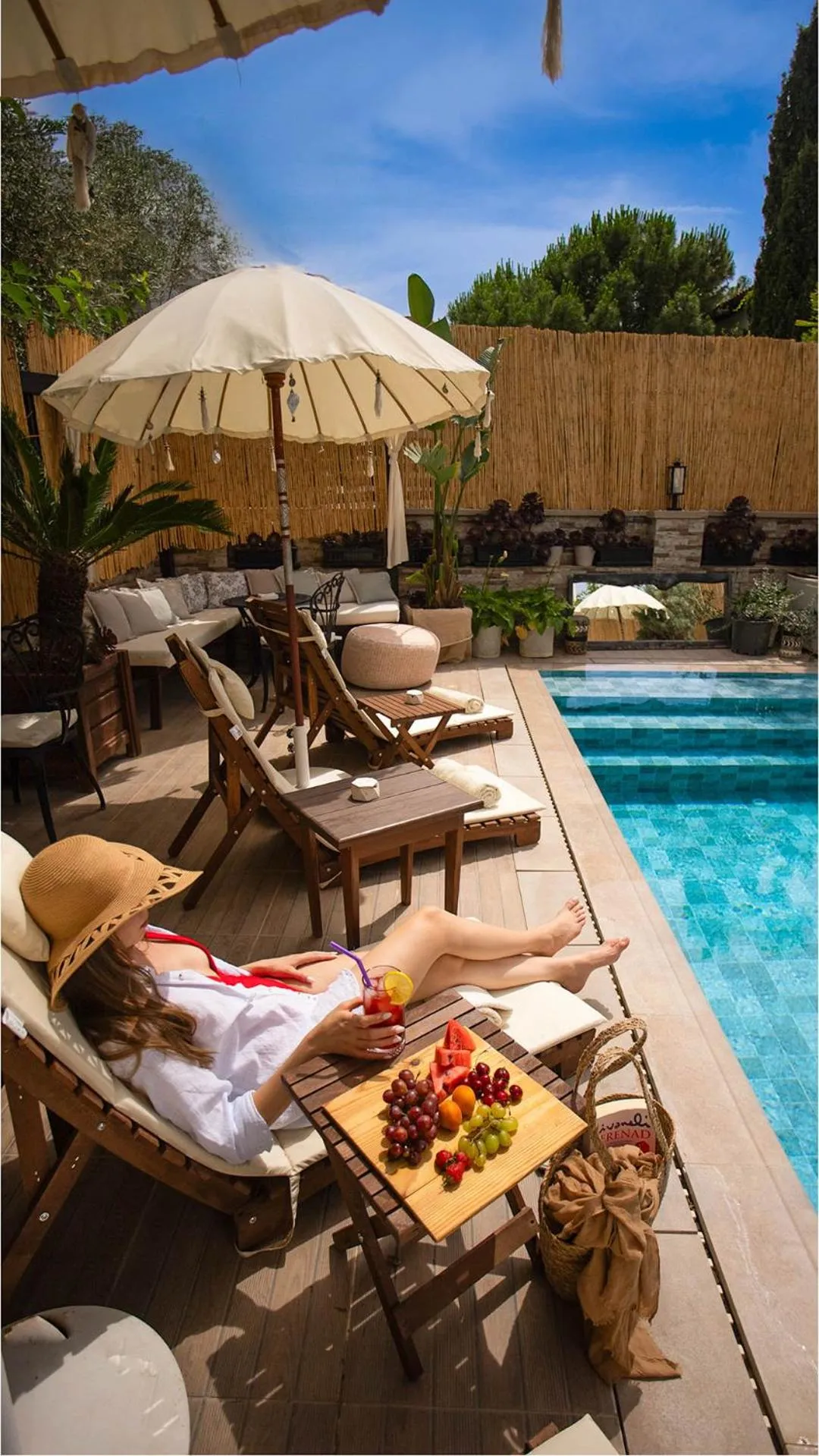 Swimming pool in Parna Hotel