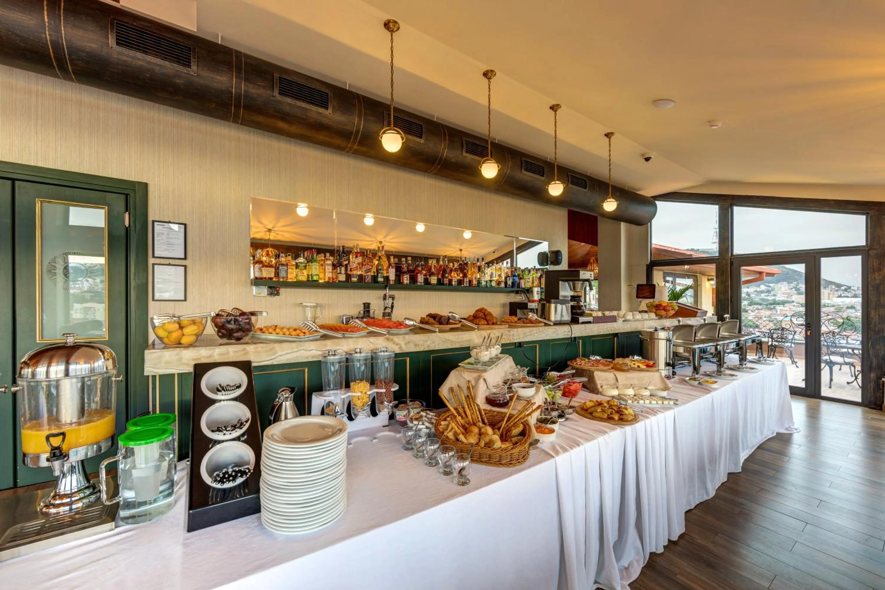 Restaurant/places to eat in Sole Palace