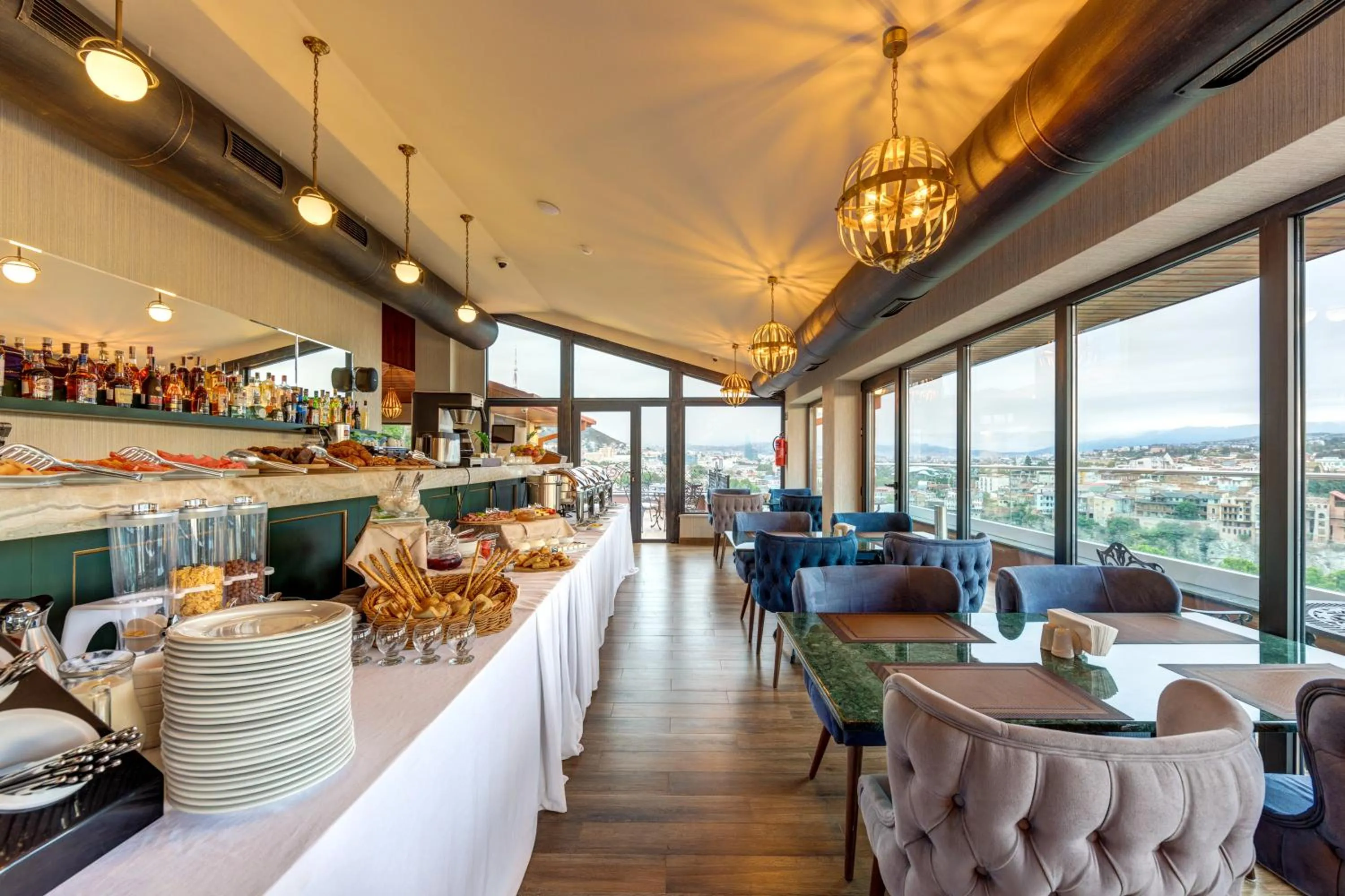 Restaurant/places to eat in Sole Palace