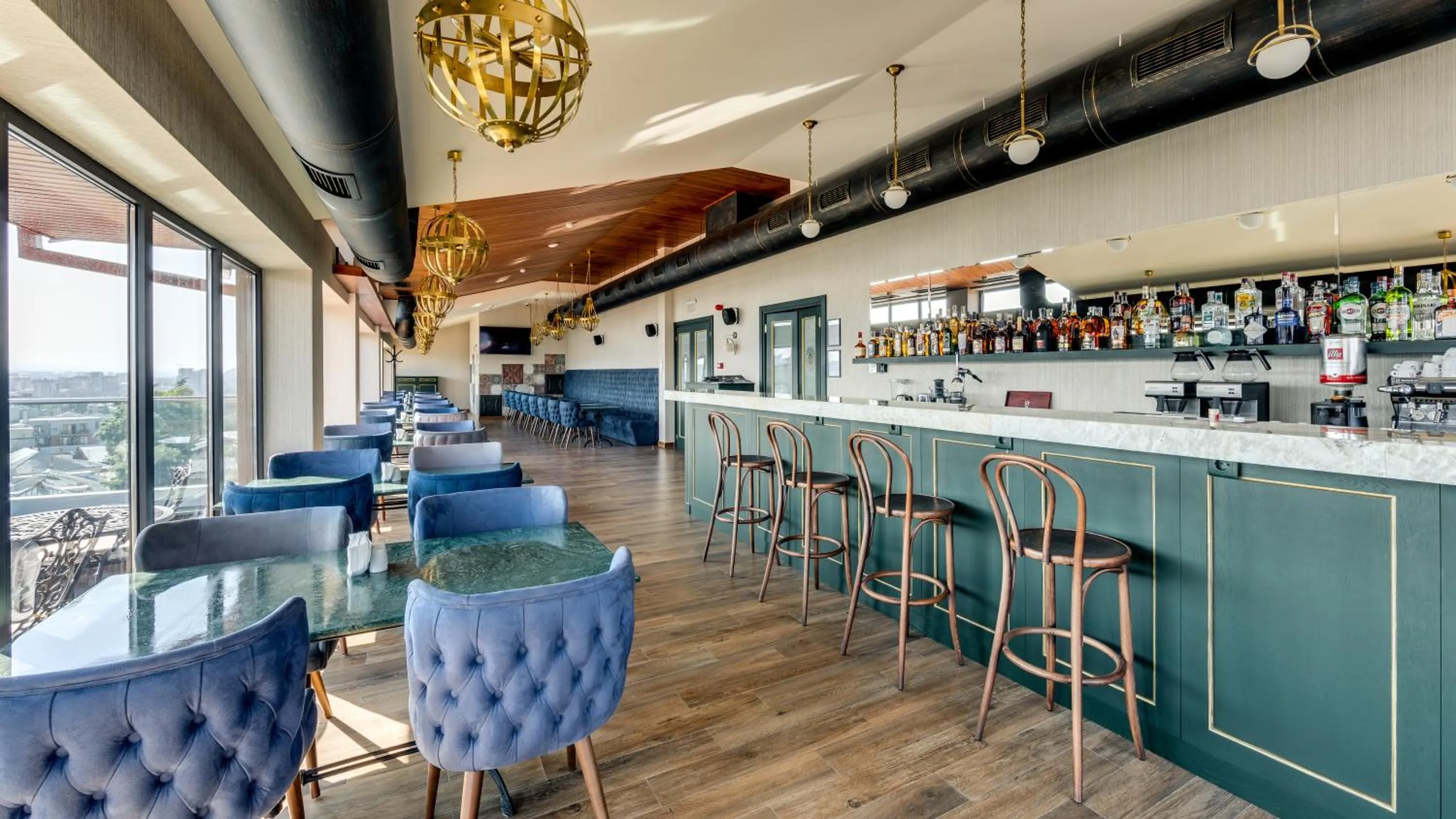 Restaurant/places to eat in Sole Palace