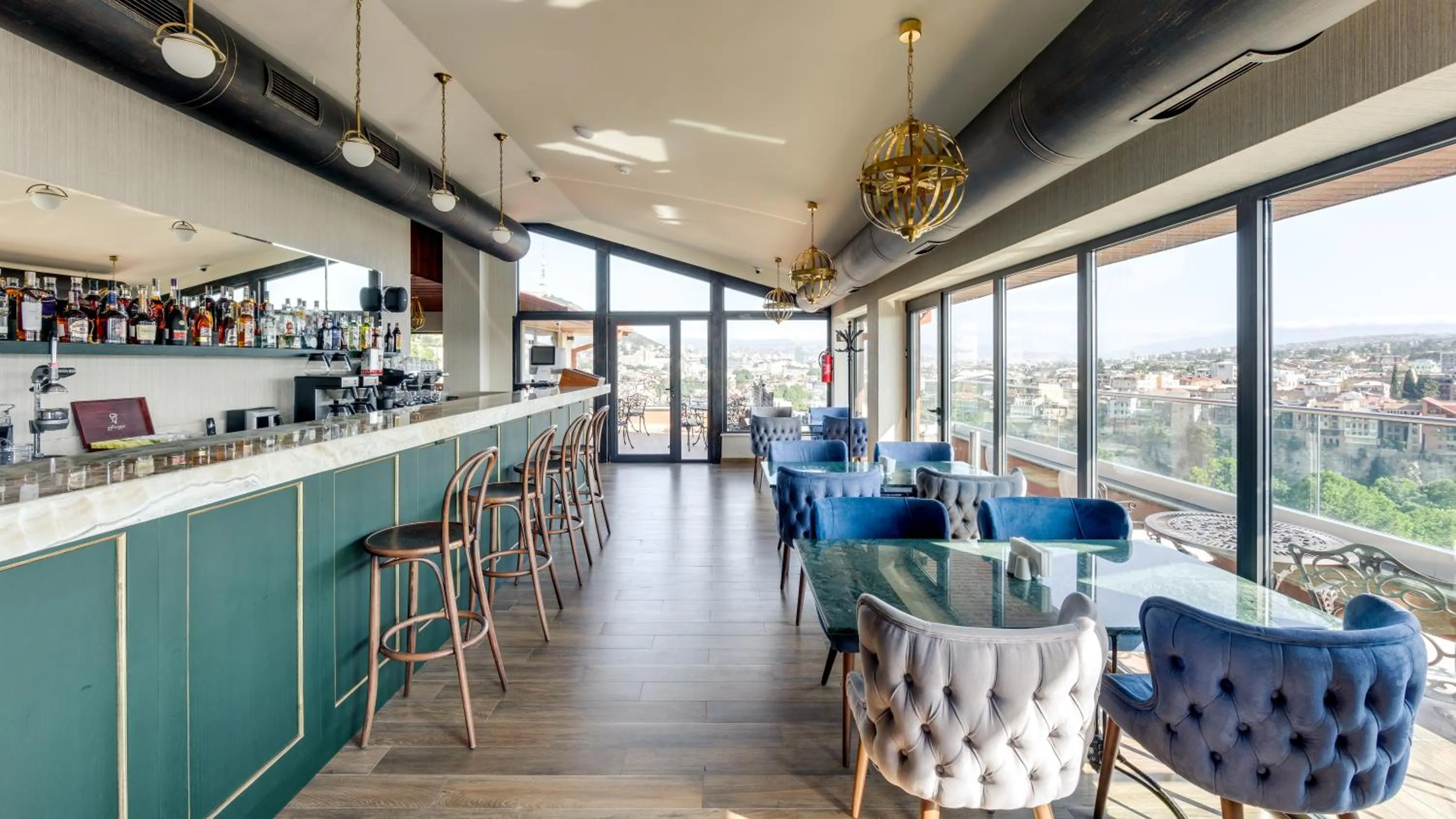 Restaurant/places to eat in Sole Palace