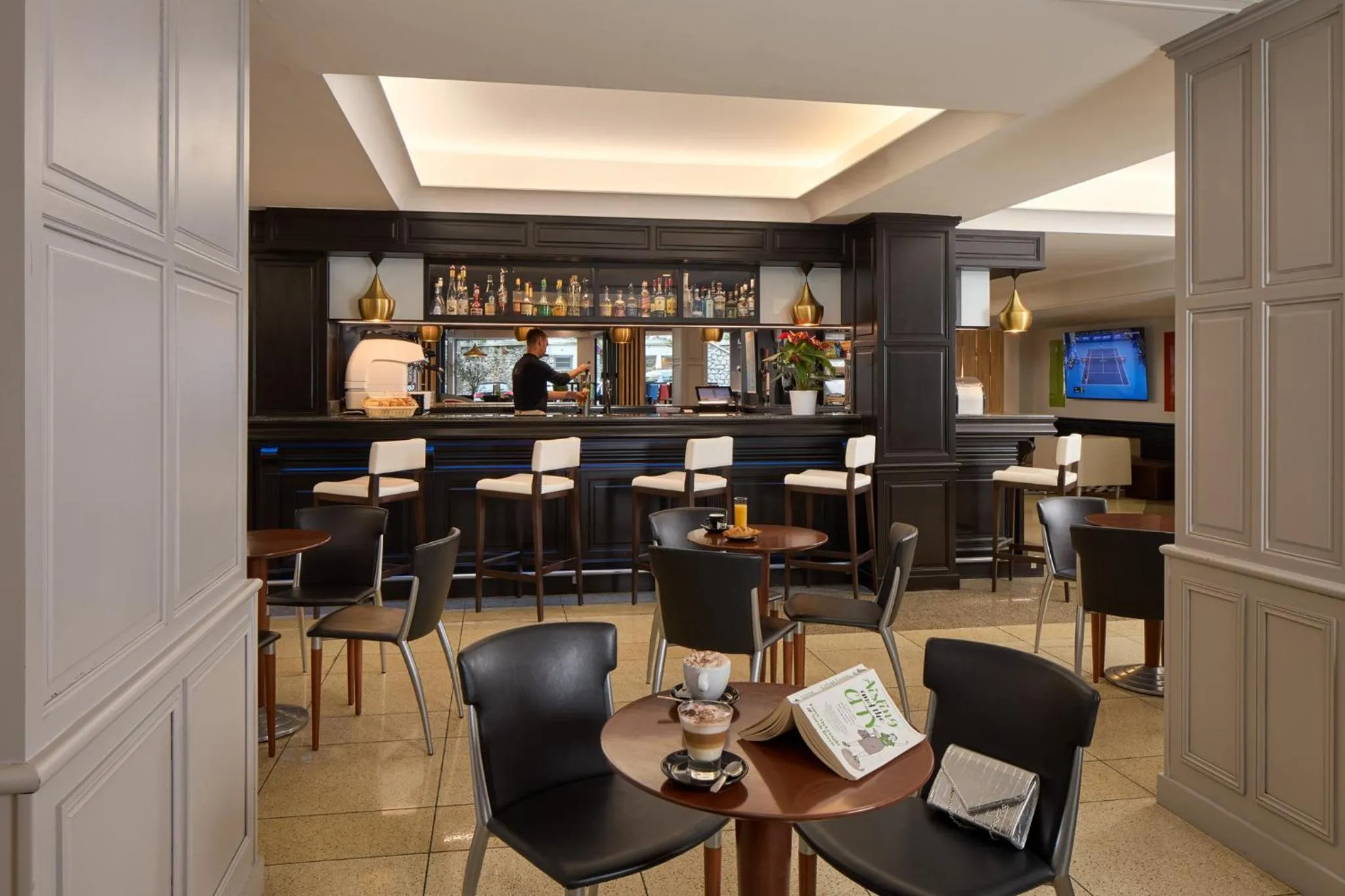 Lounge or bar in Hôtel Roissy