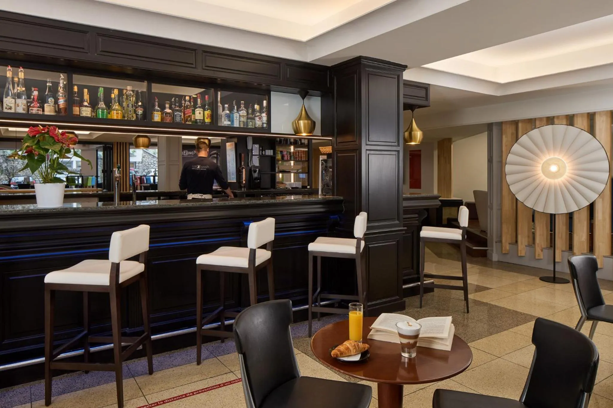 Lounge or bar in Hôtel Roissy