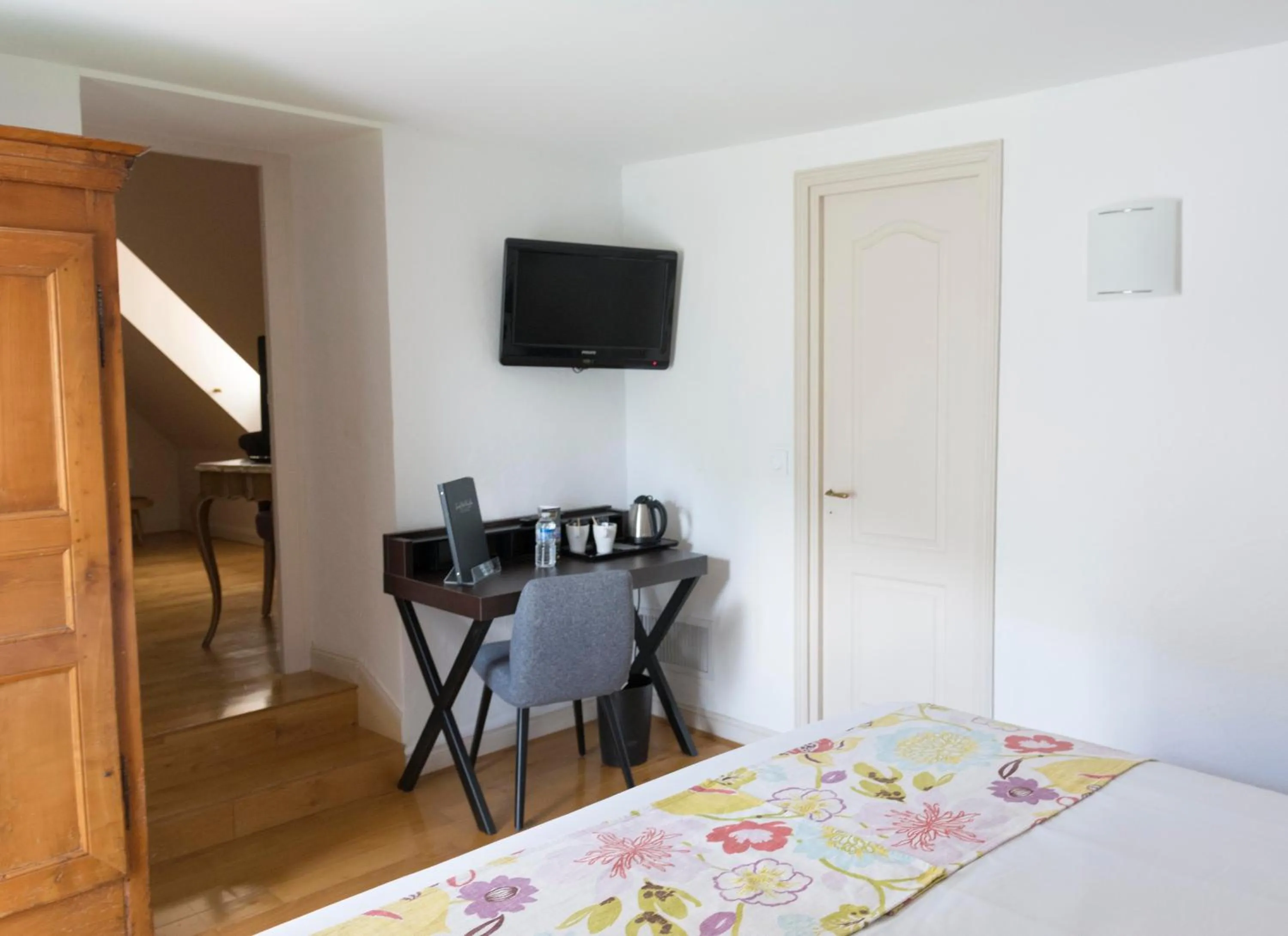 Living room, Bed in Hotel Beau Site - Rocamadour