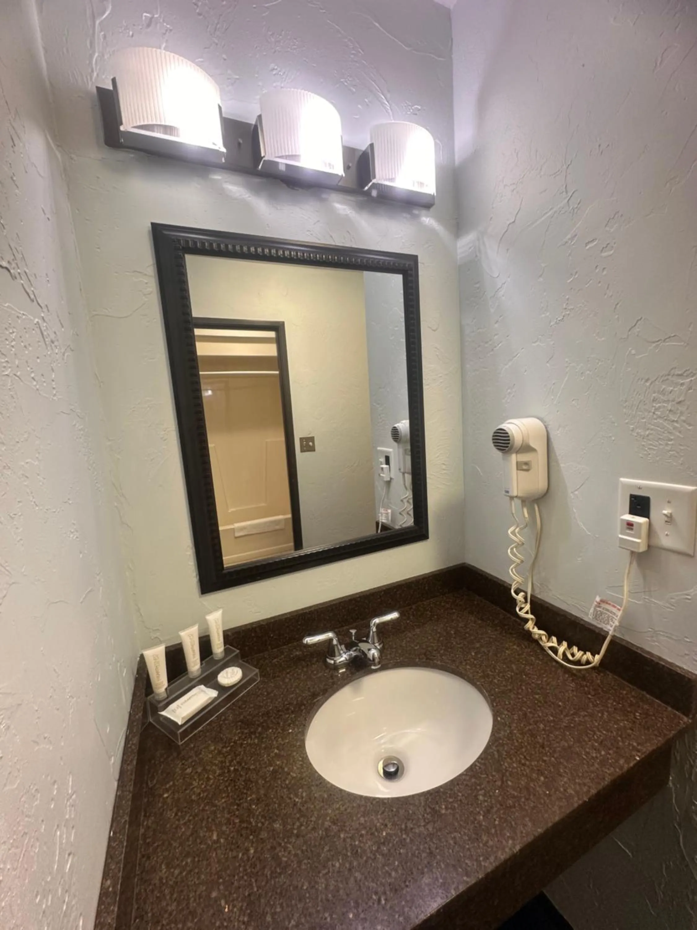 Pictured Rocks Inn and Suites