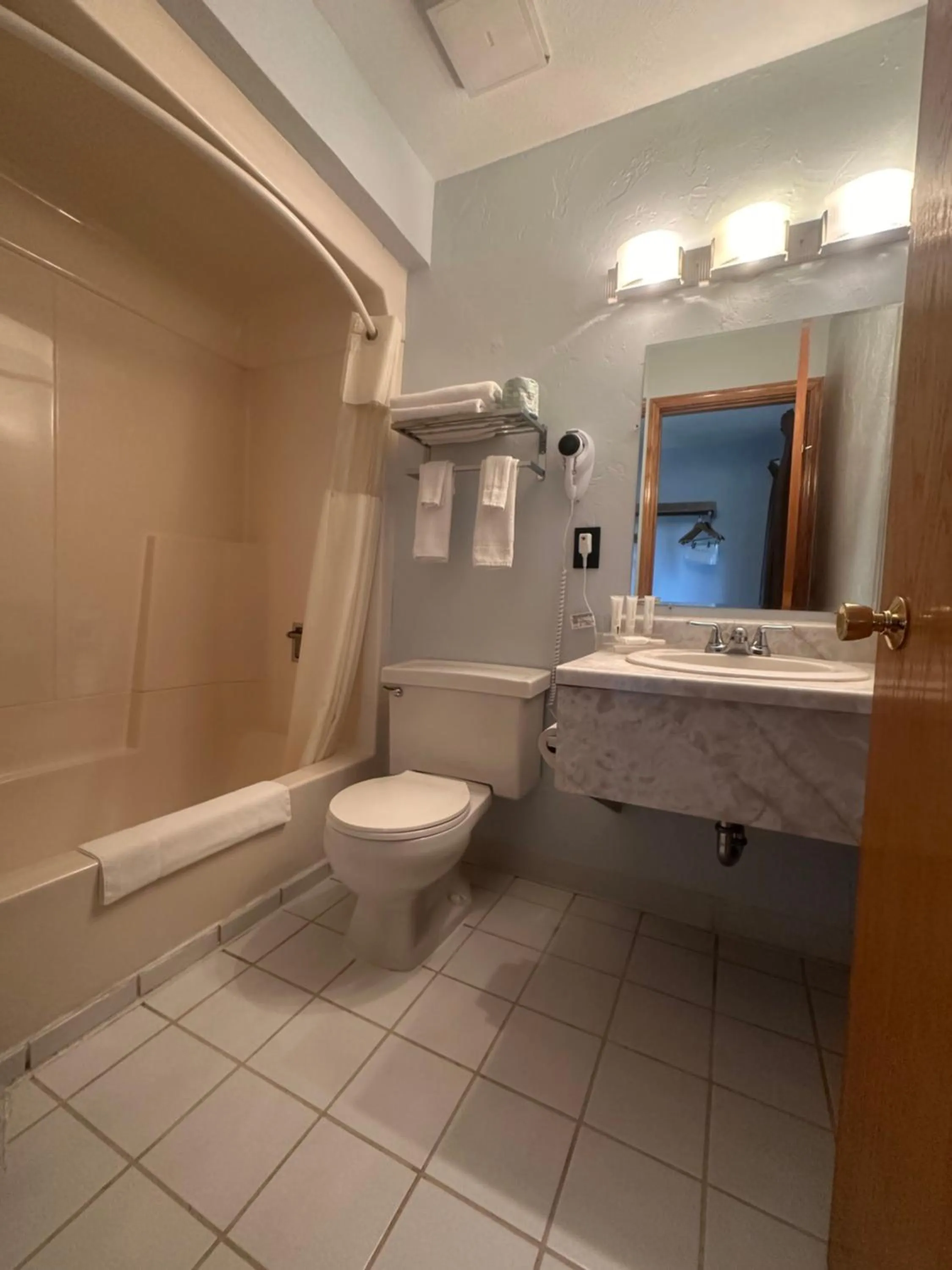 Pictured Rocks Inn and Suites