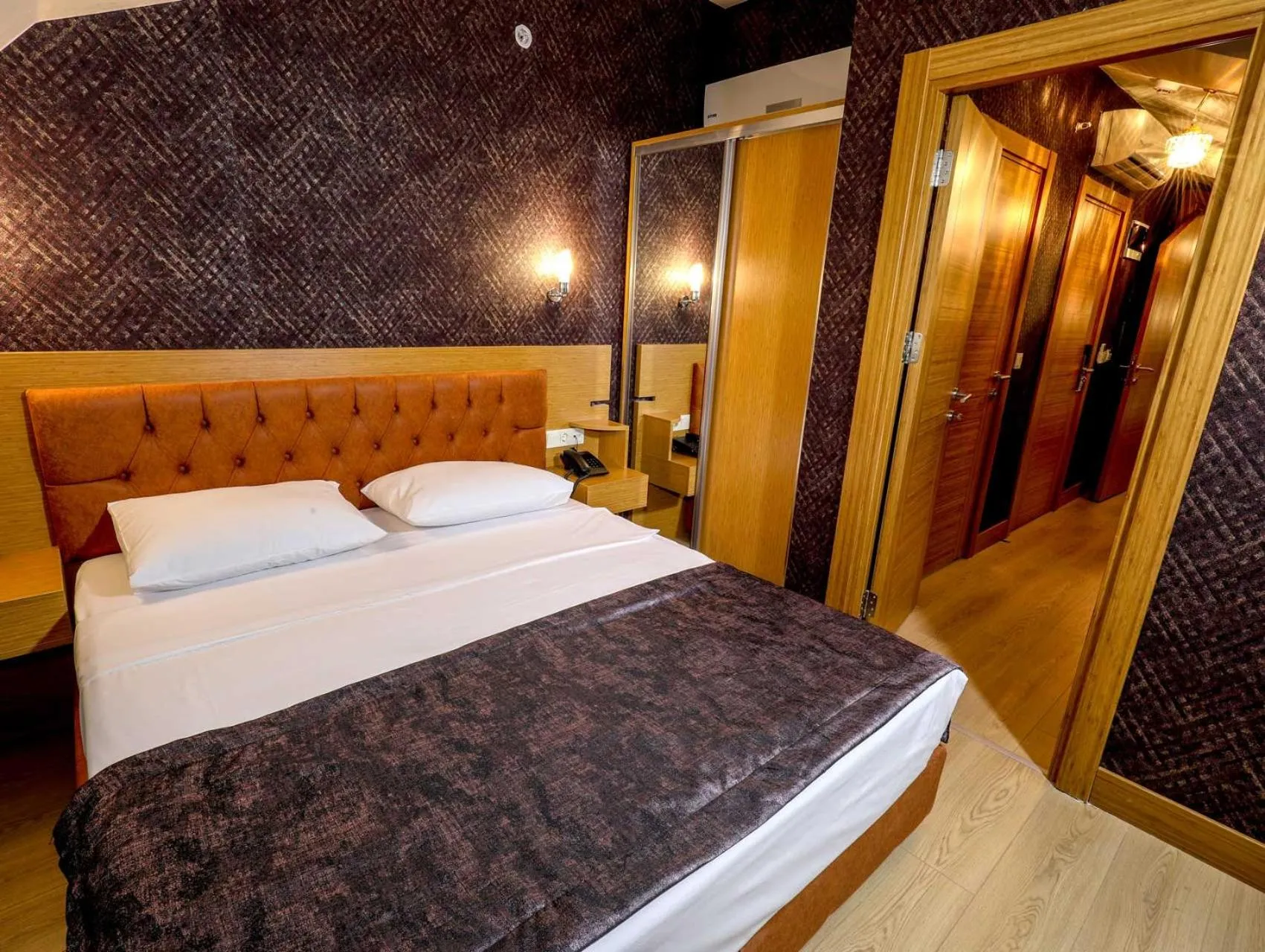 Photo of the whole room in Grand Elmira Suites