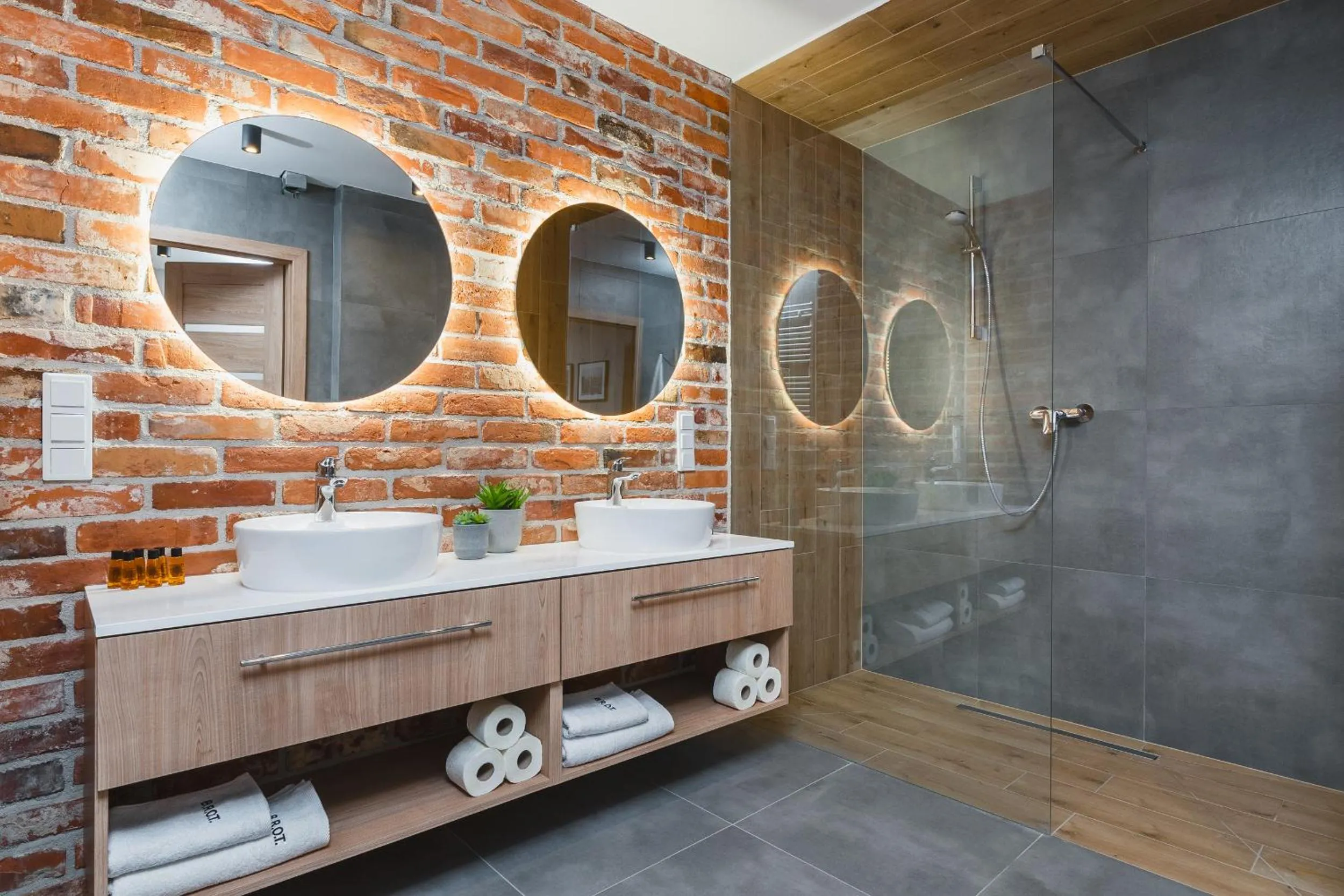 Shower in Barbakan Residence Old Town