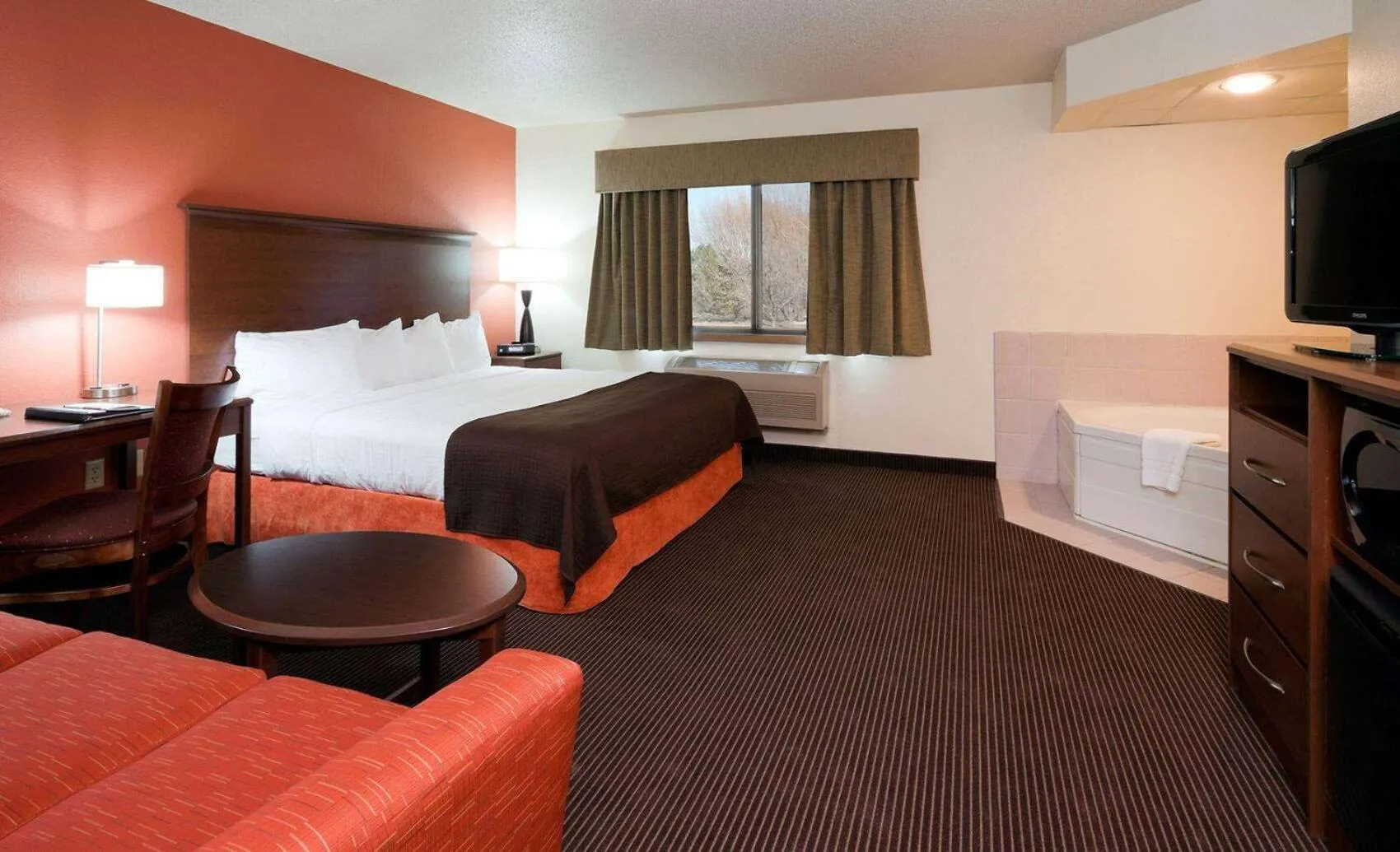 Photo of the whole room, Bed in AmericInn by Wyndham Manitowoc
