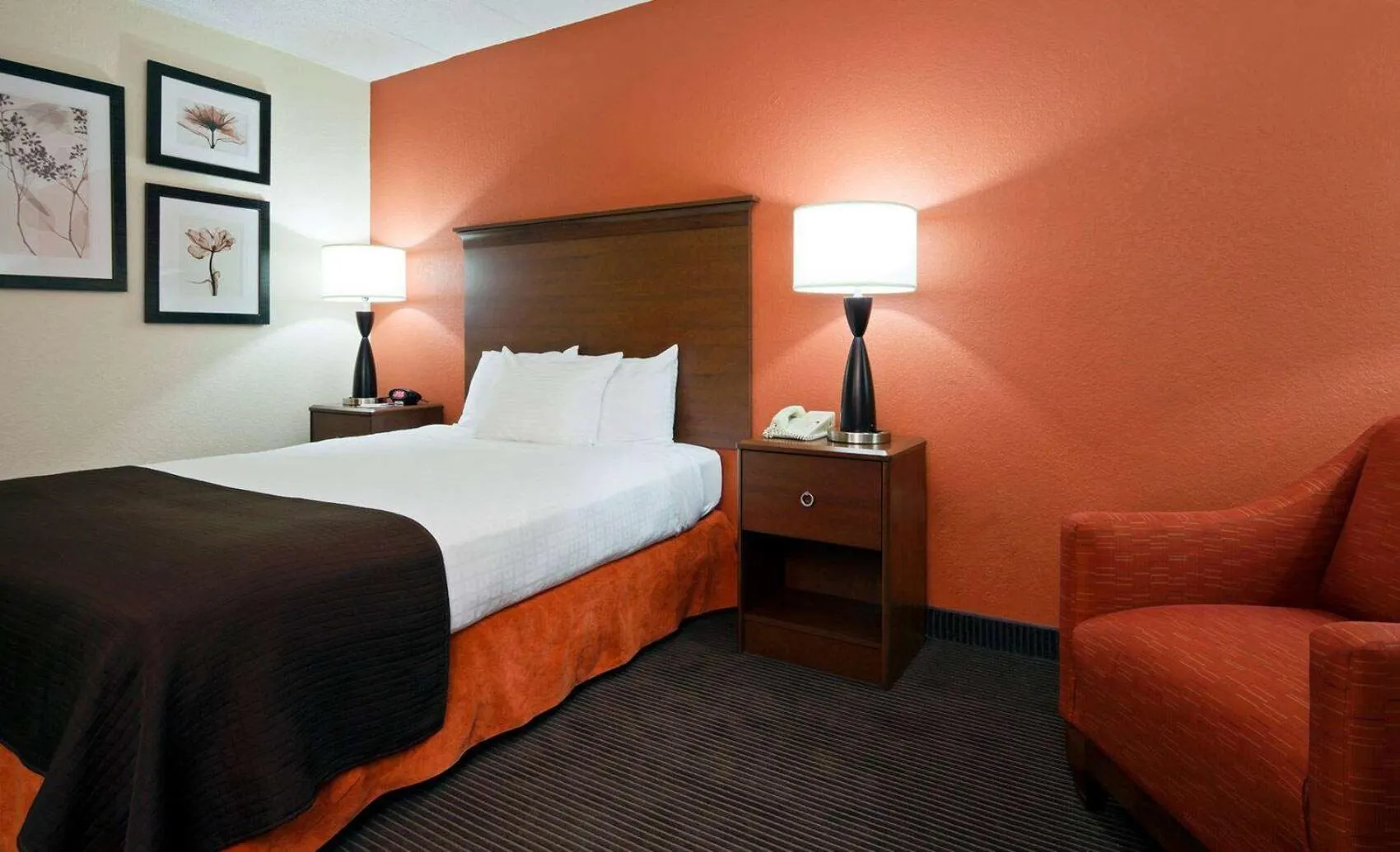 Photo of the whole room, Bed in AmericInn by Wyndham Manitowoc