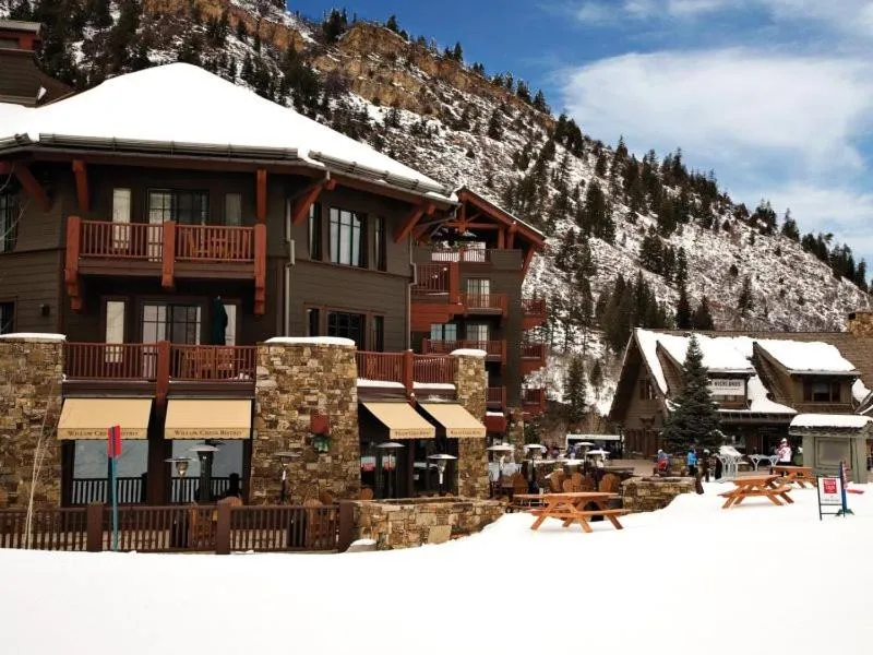 Aspen Ritz-Carlton 3 Bedroom Ski In, Ski Out Residence Includes Slopeside Heated Pools And Hot Tubs