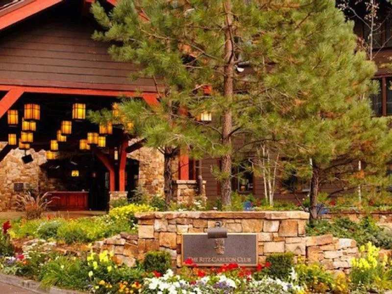 Aspen Ritz-Carlton 3 Bedroom Ski In, Ski Out Residence Includes Slopeside Heated Pools And Hot Tubs