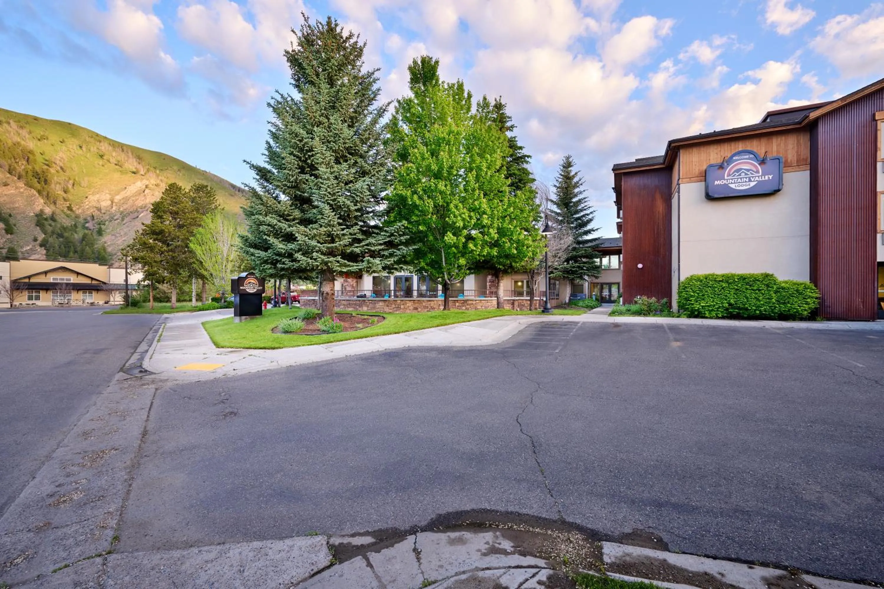 Property building in Mountain Valley Lodge Hailey Sun Valley